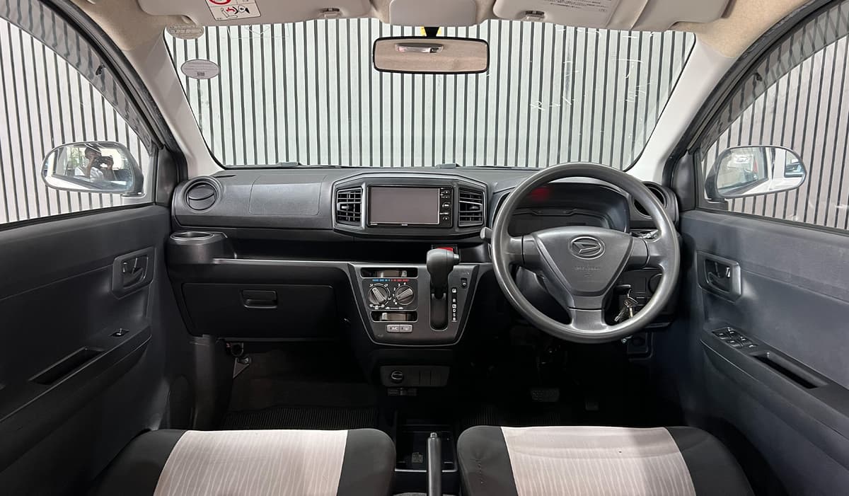 2018 Daihatsu Mira Es L image-8