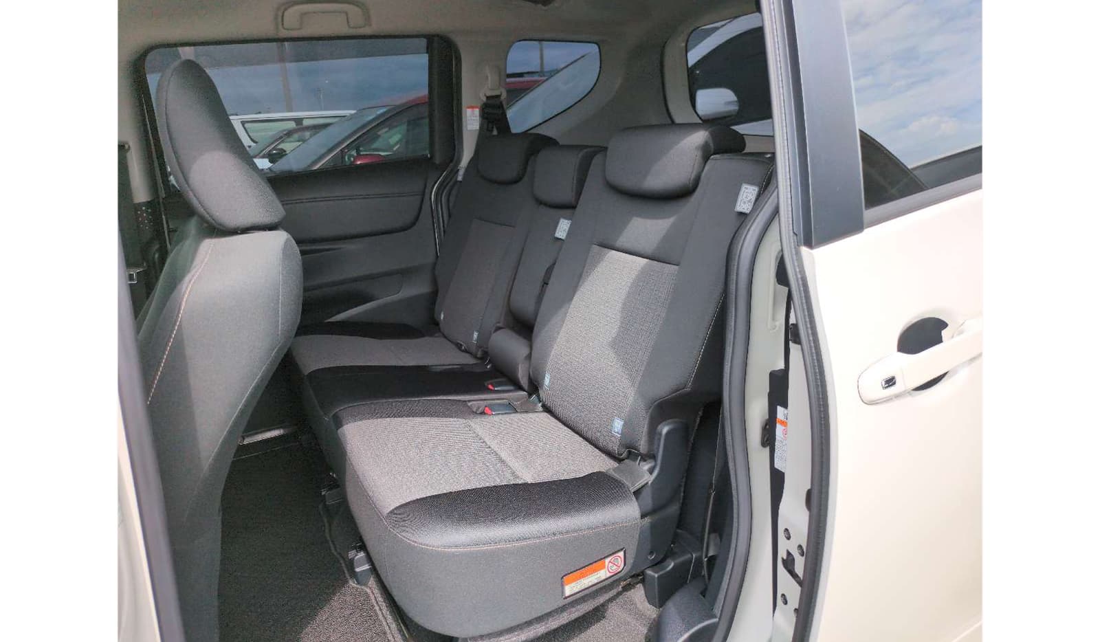 2019 Toyota Sienta image-7