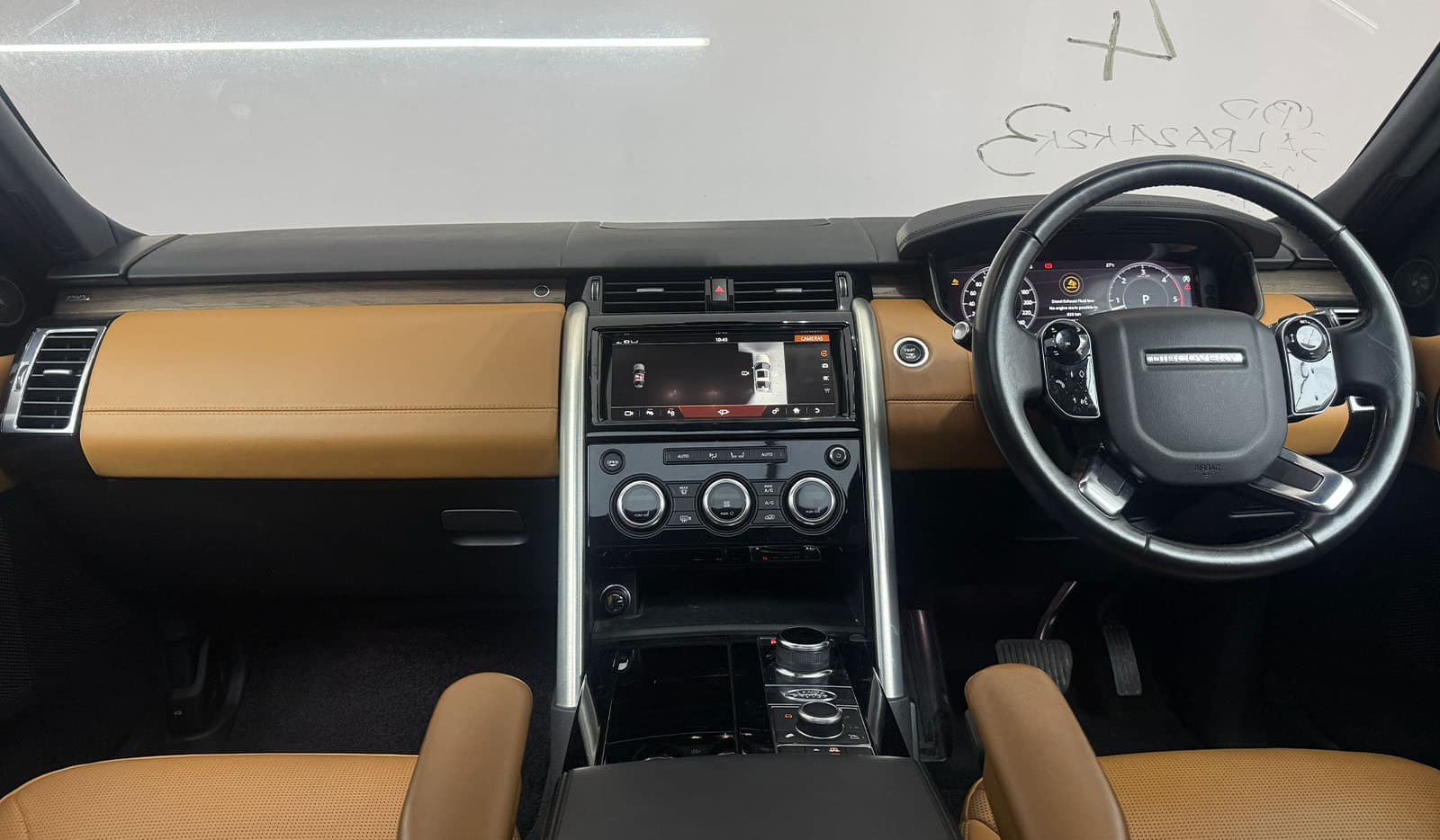 2019 Land Rover Discovery HSE LUXURY image-7