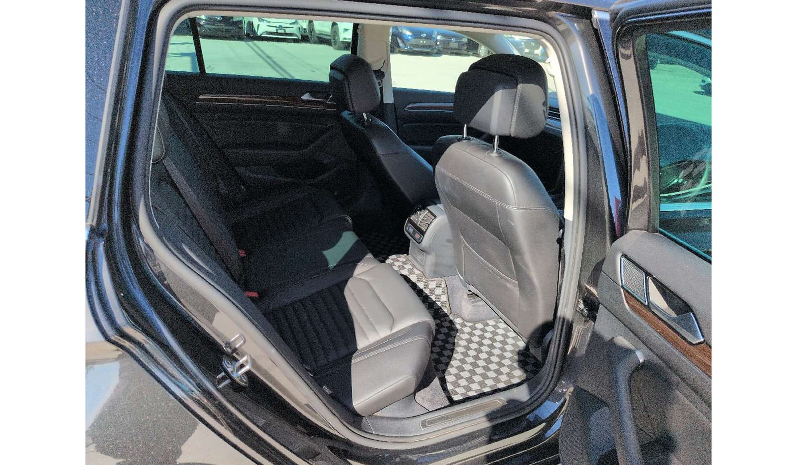 2019 Volkswagen Passat Variant image-7