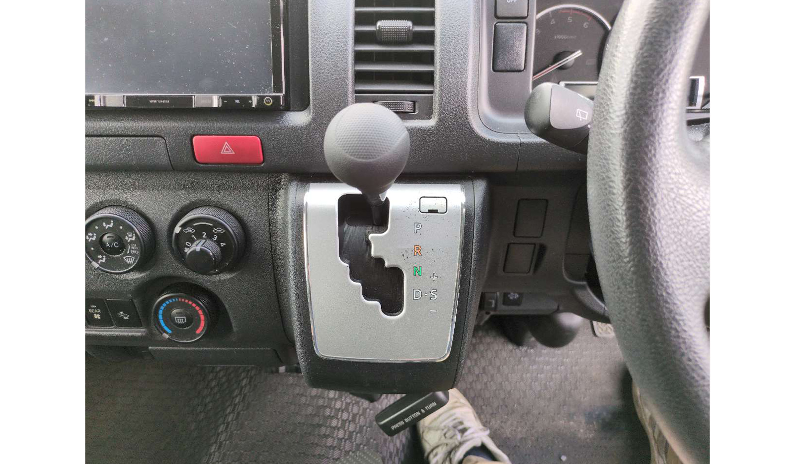 2019 Toyota Hiace Van image-7