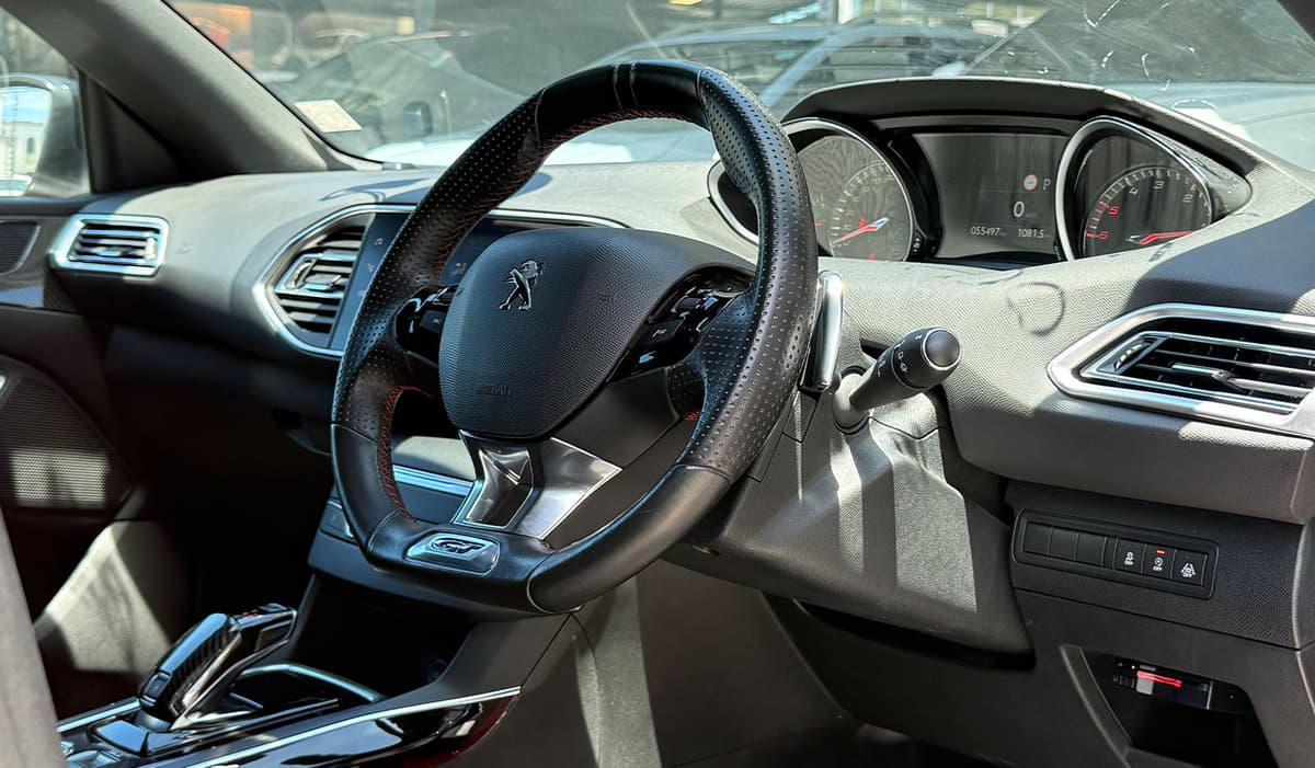 2018 Peugeot 308 GTI image-8