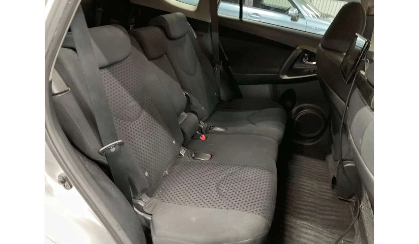 2013 Toyota Vanguard 240S image-8