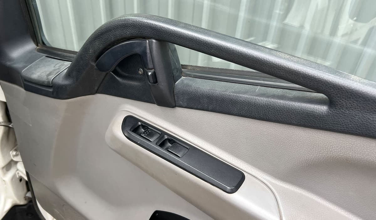 2018 Mitsubishi Fuso Canter HIRABODY image-9