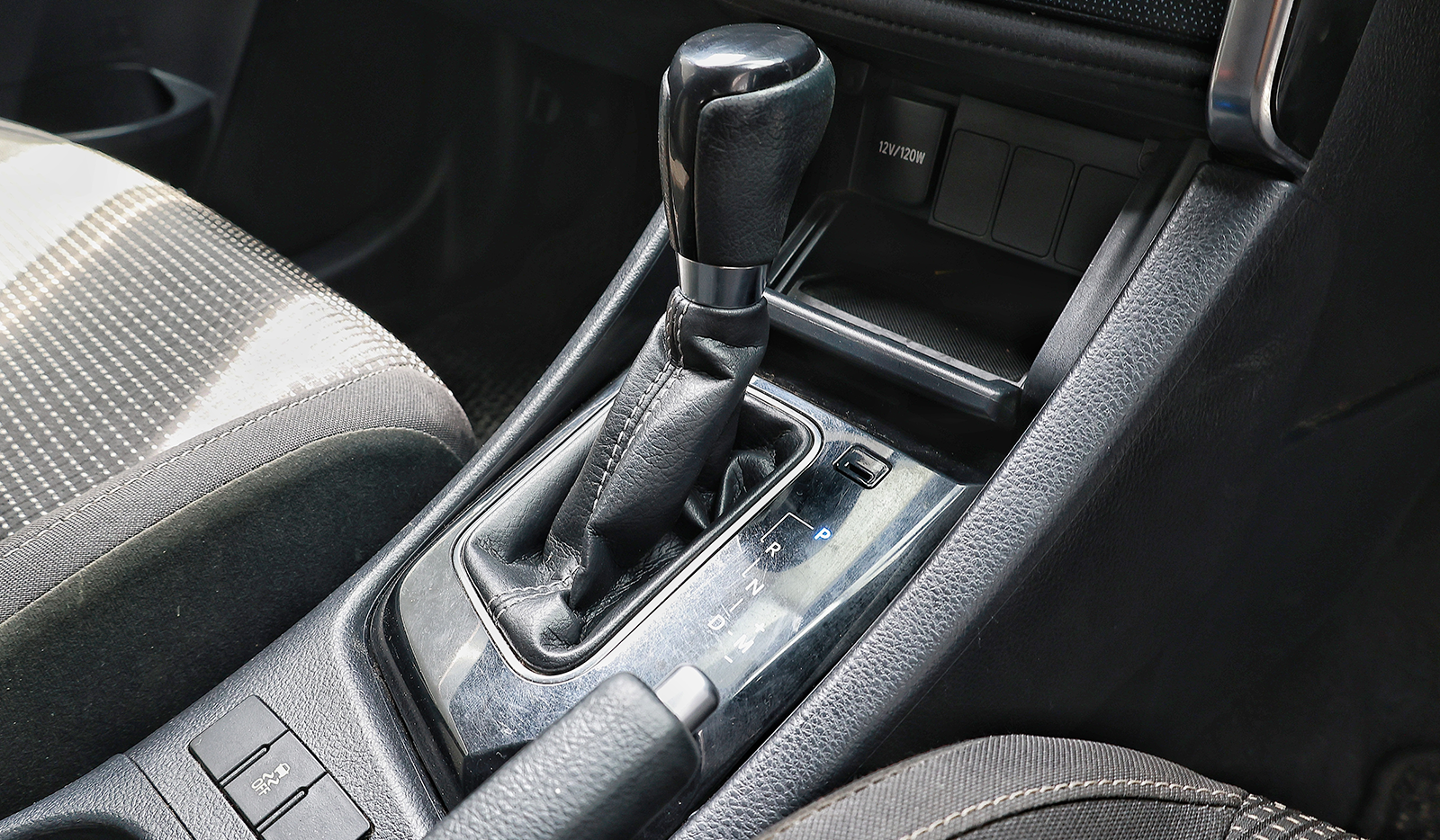2017 Toyota Auris 150X image-8