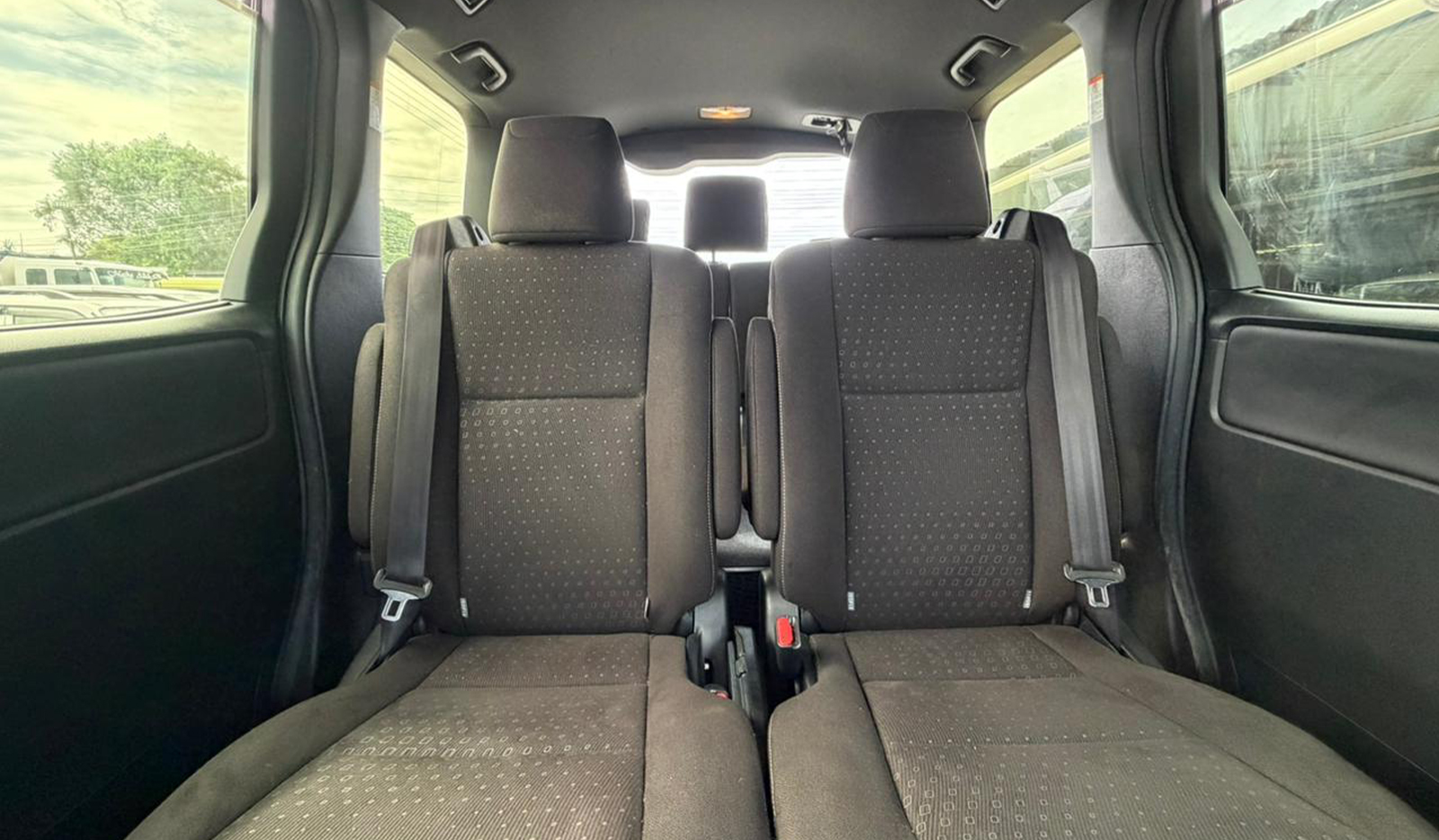 2019 Toyota Voxy V image-8