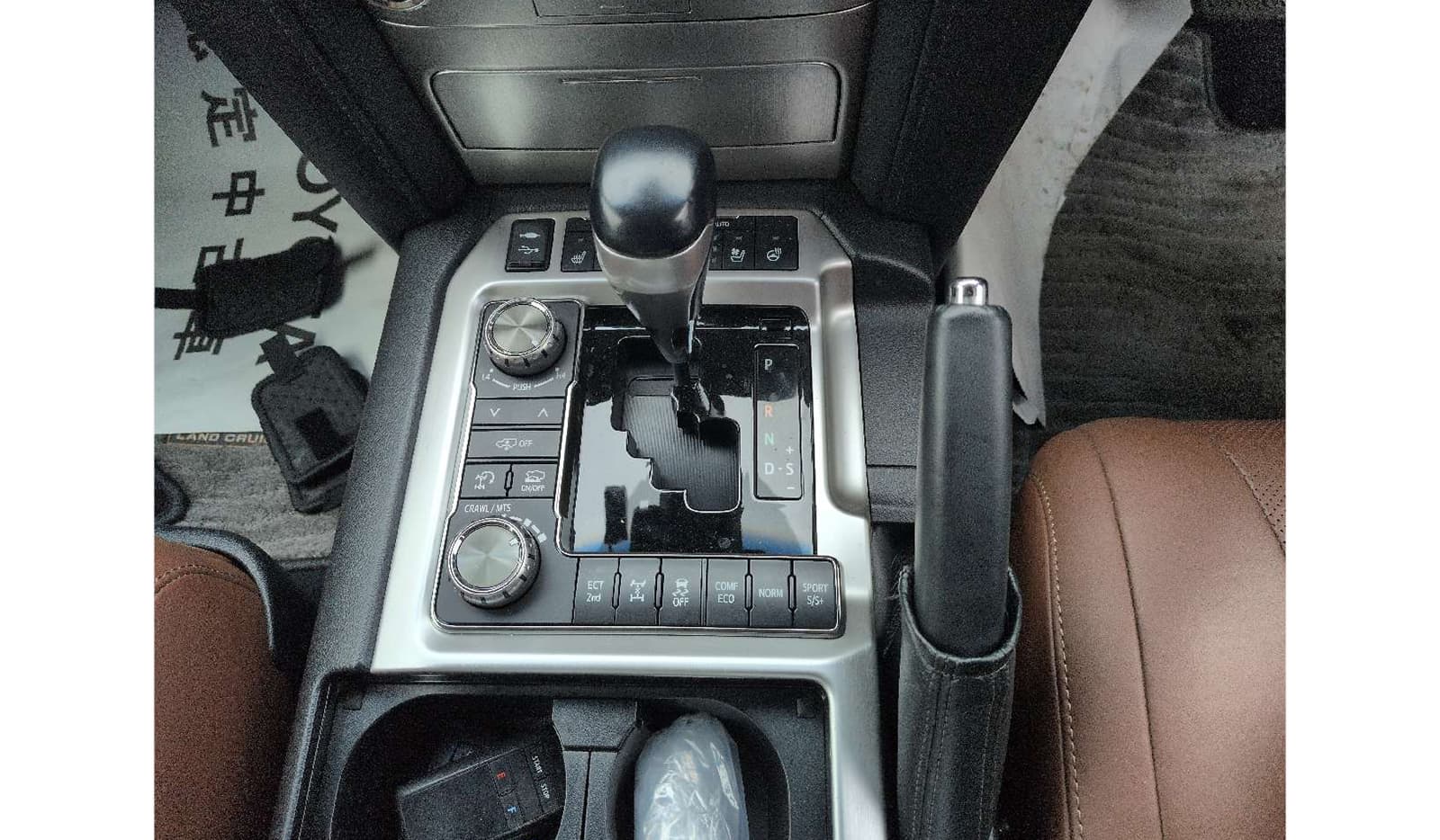 2017 Toyota Land Cruiser image-6