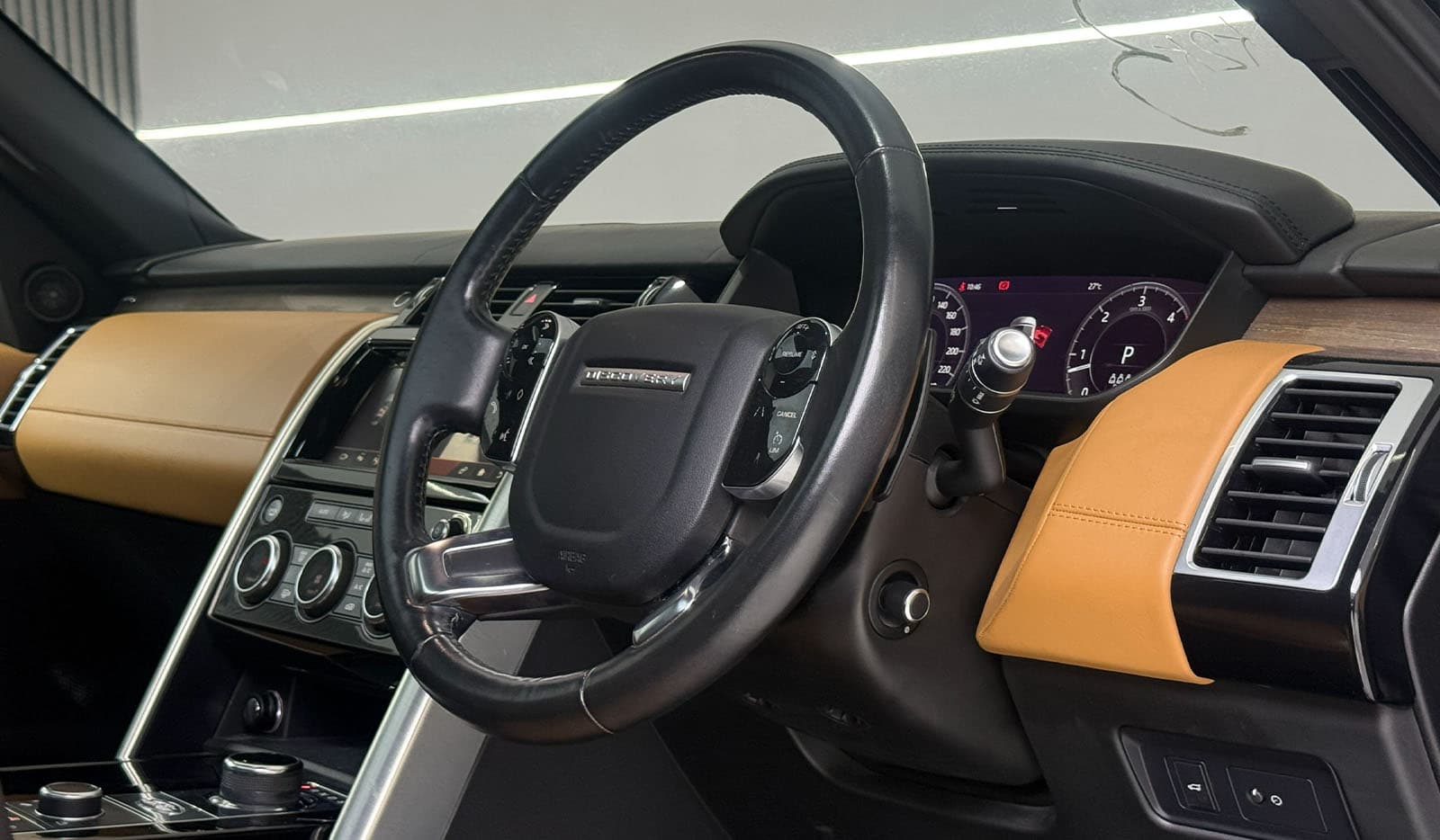 2019 Land Rover Discovery HSE LUXURY image-8