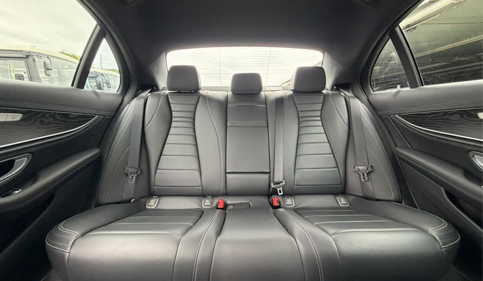 2016 Mercedes-Benz E-Class Avantgarde E200d image-8