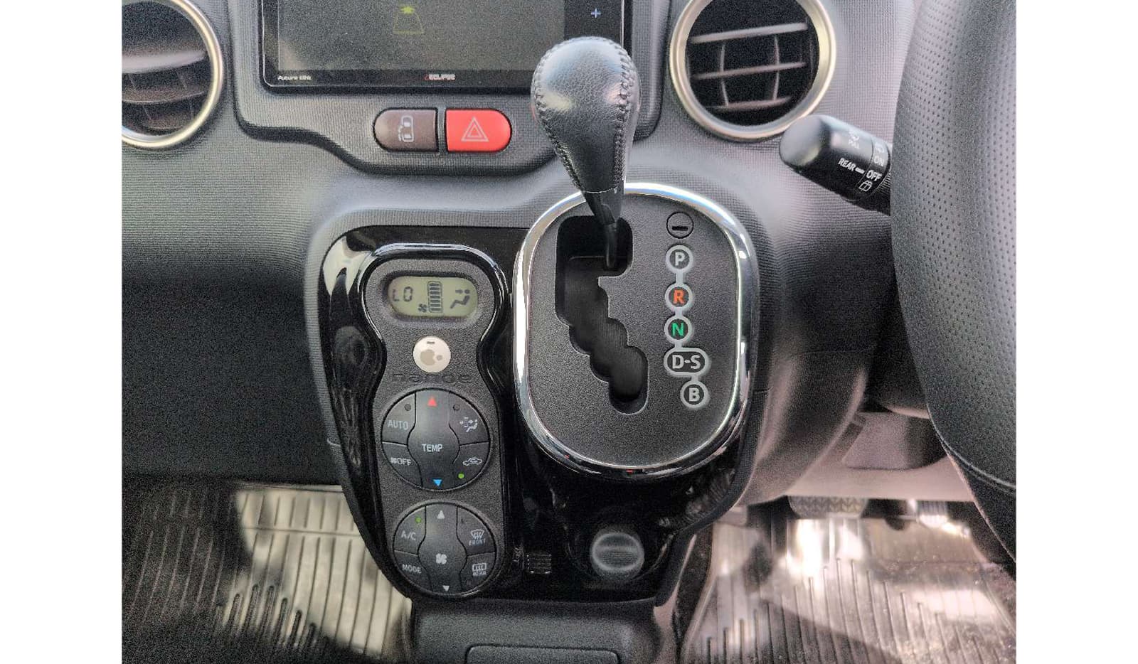 2009 Toyota Porte image-8