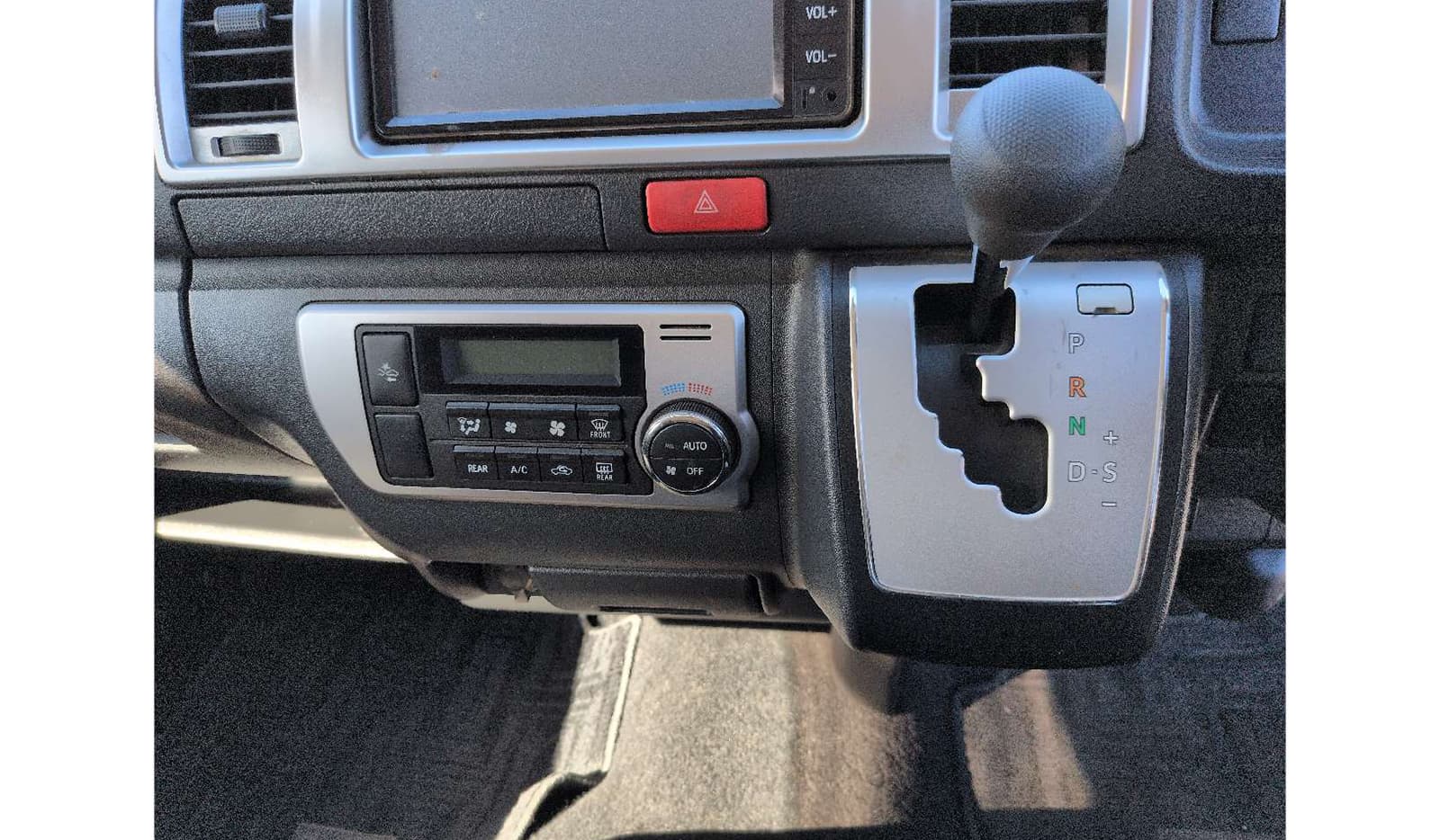 2019 Toyota Hiace Van image-8