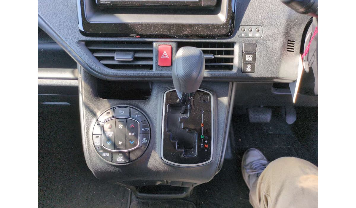 2019 Toyota Voxy image-6