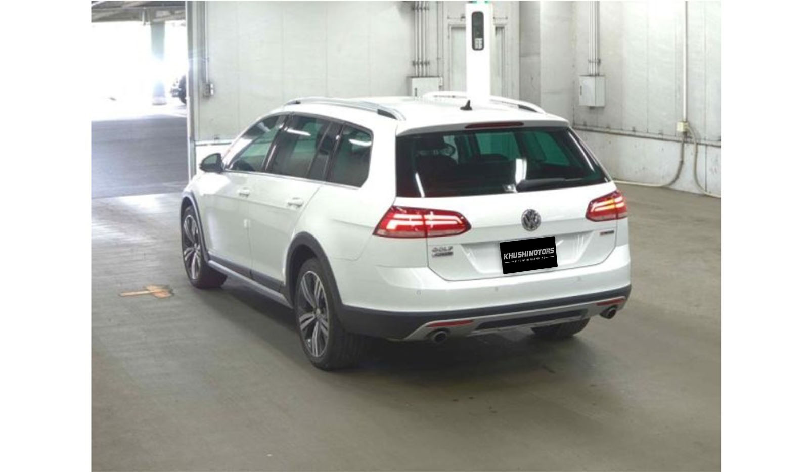 2020 Volkswagen Golf Alltrack image-3
