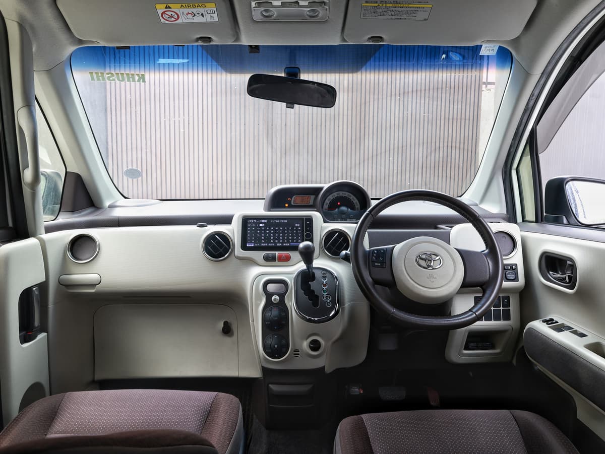 2012 Toyota Porte G image-8