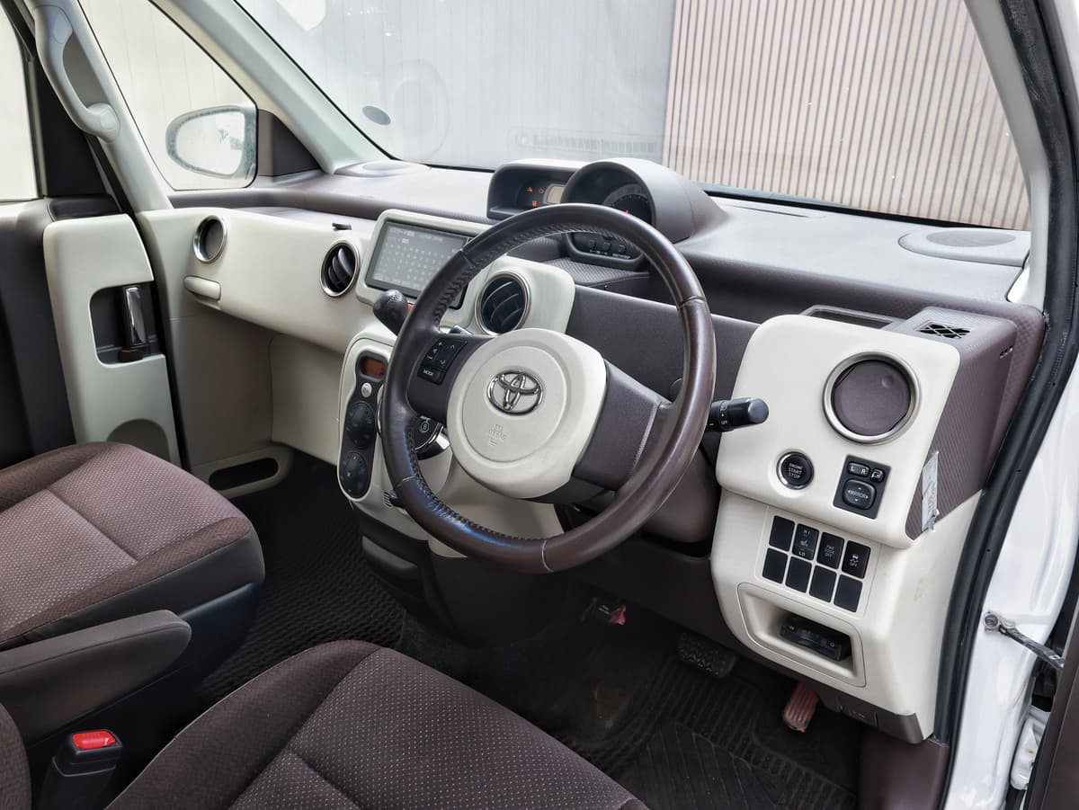 2012 Toyota Porte G image-9