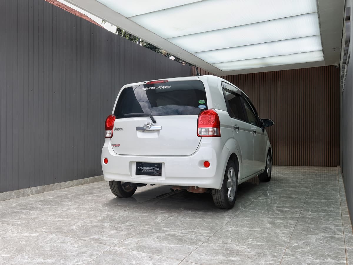 2012 Toyota Porte G image-6