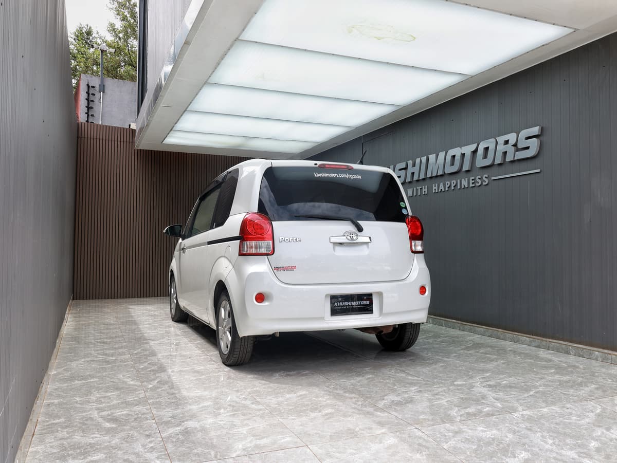 2012 Toyota Porte G image-4