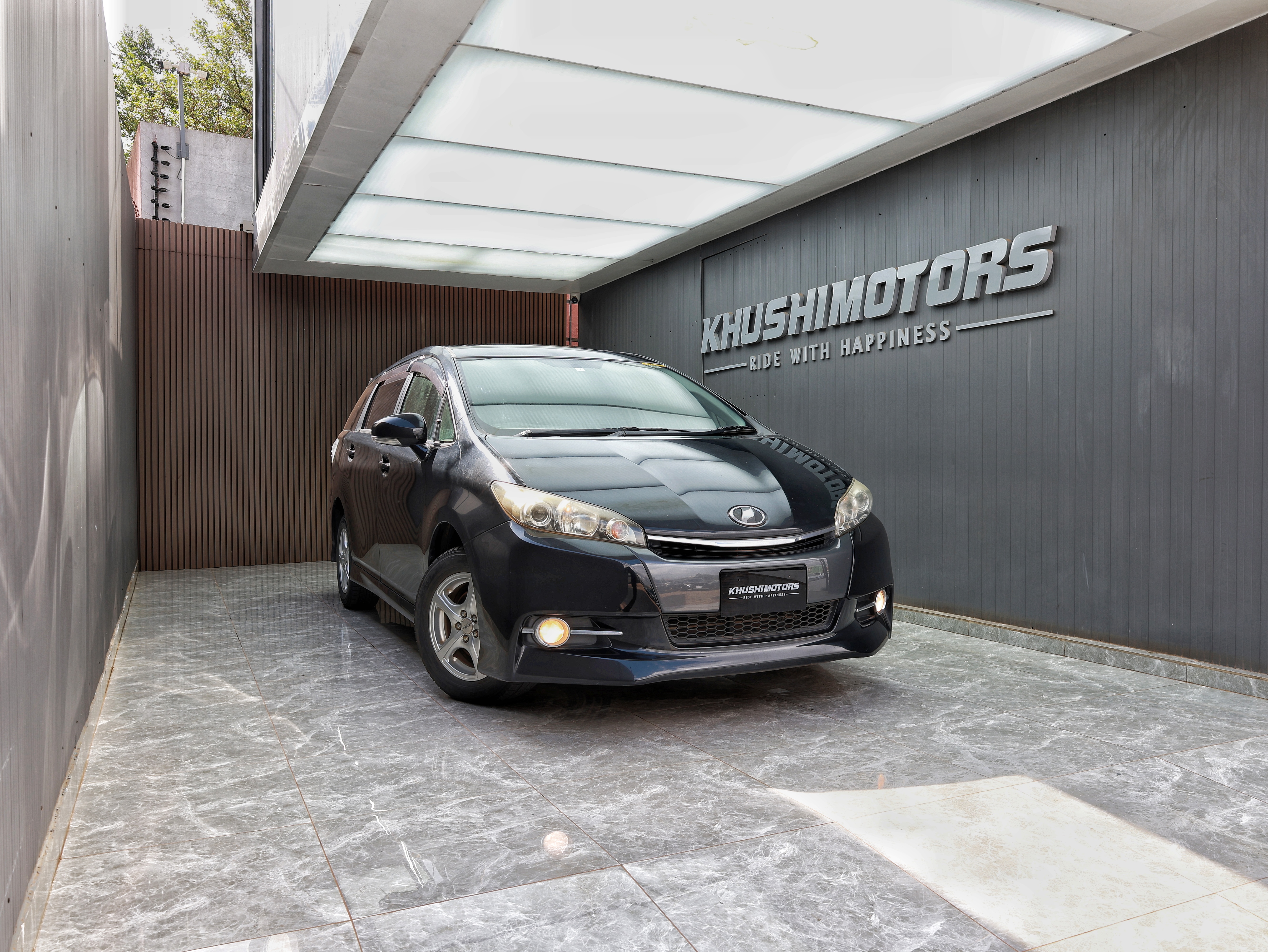 2013 Toyota Wish 1.8S image-1