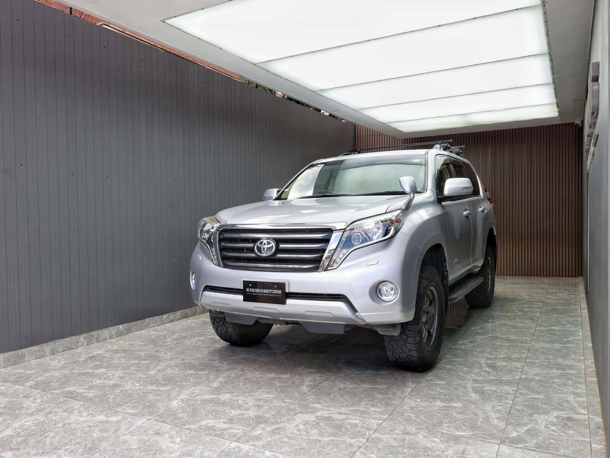 2017 Toyota Land Cruiser Prado TX image-3