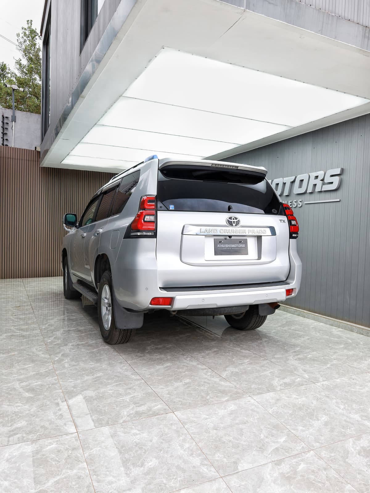 2017 Toyota Land Cruiser Prado TX image-4
