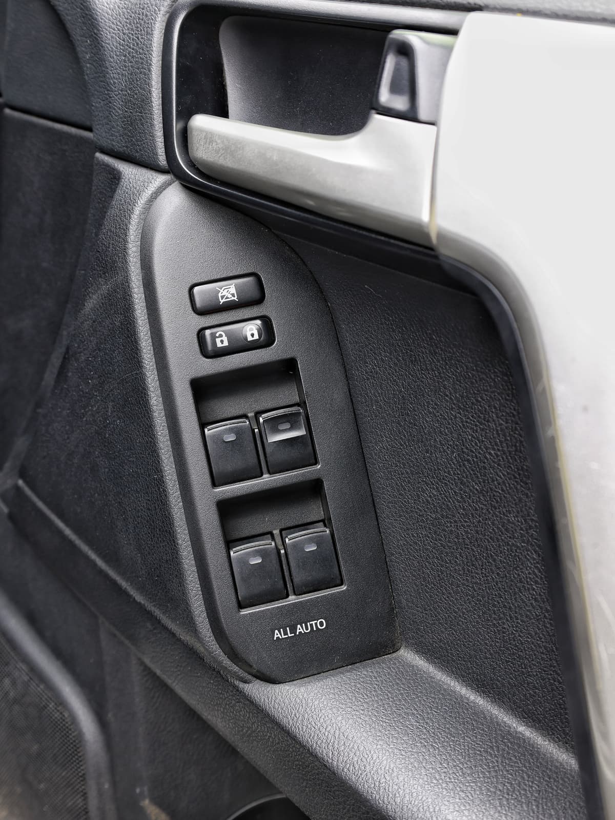 2017 Toyota Land Cruiser Prado TX image-11