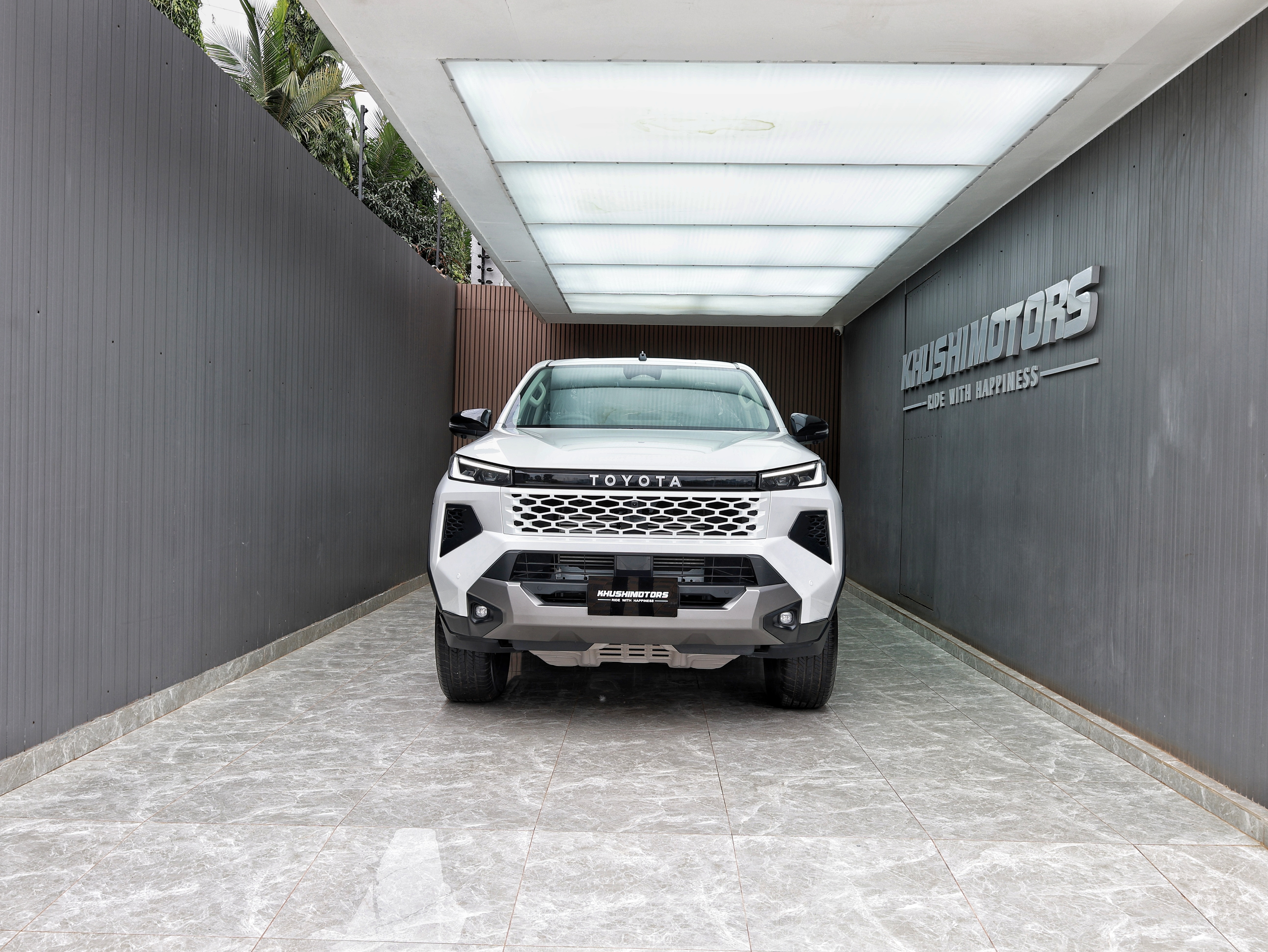 2025 Toyota Hilux image-2
