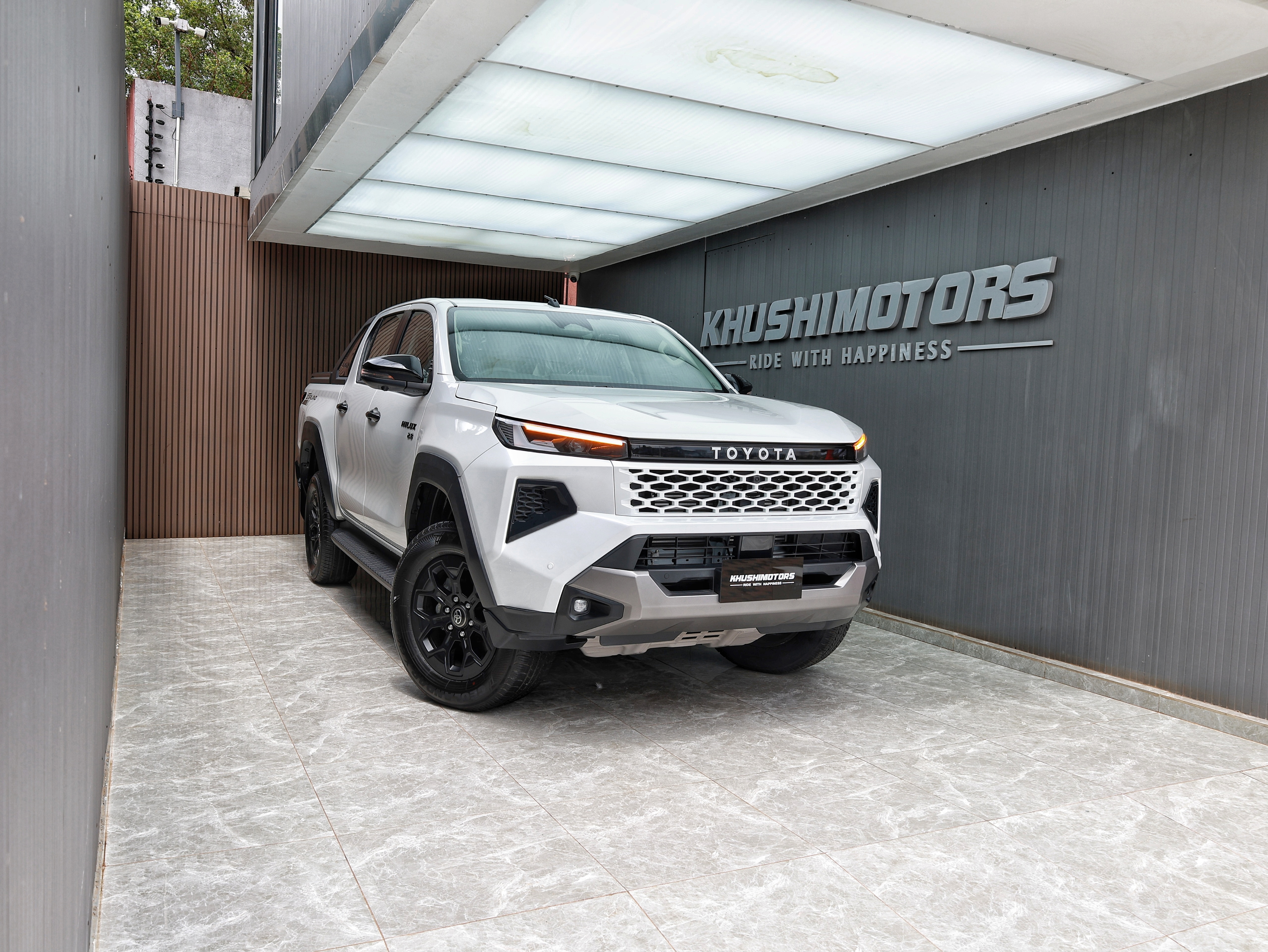 2025 Toyota Hilux image-1