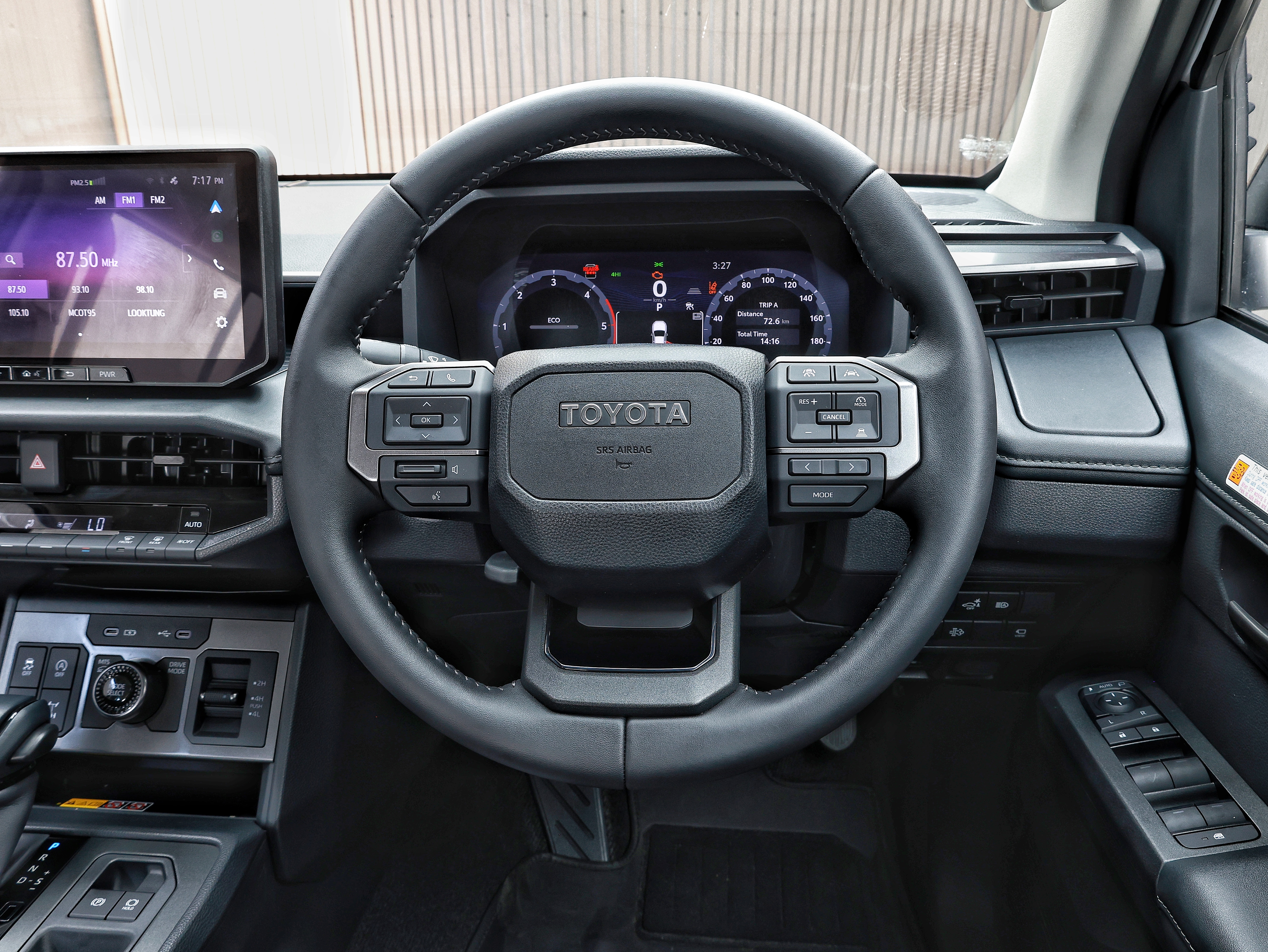 2025 Toyota Hilux image-9