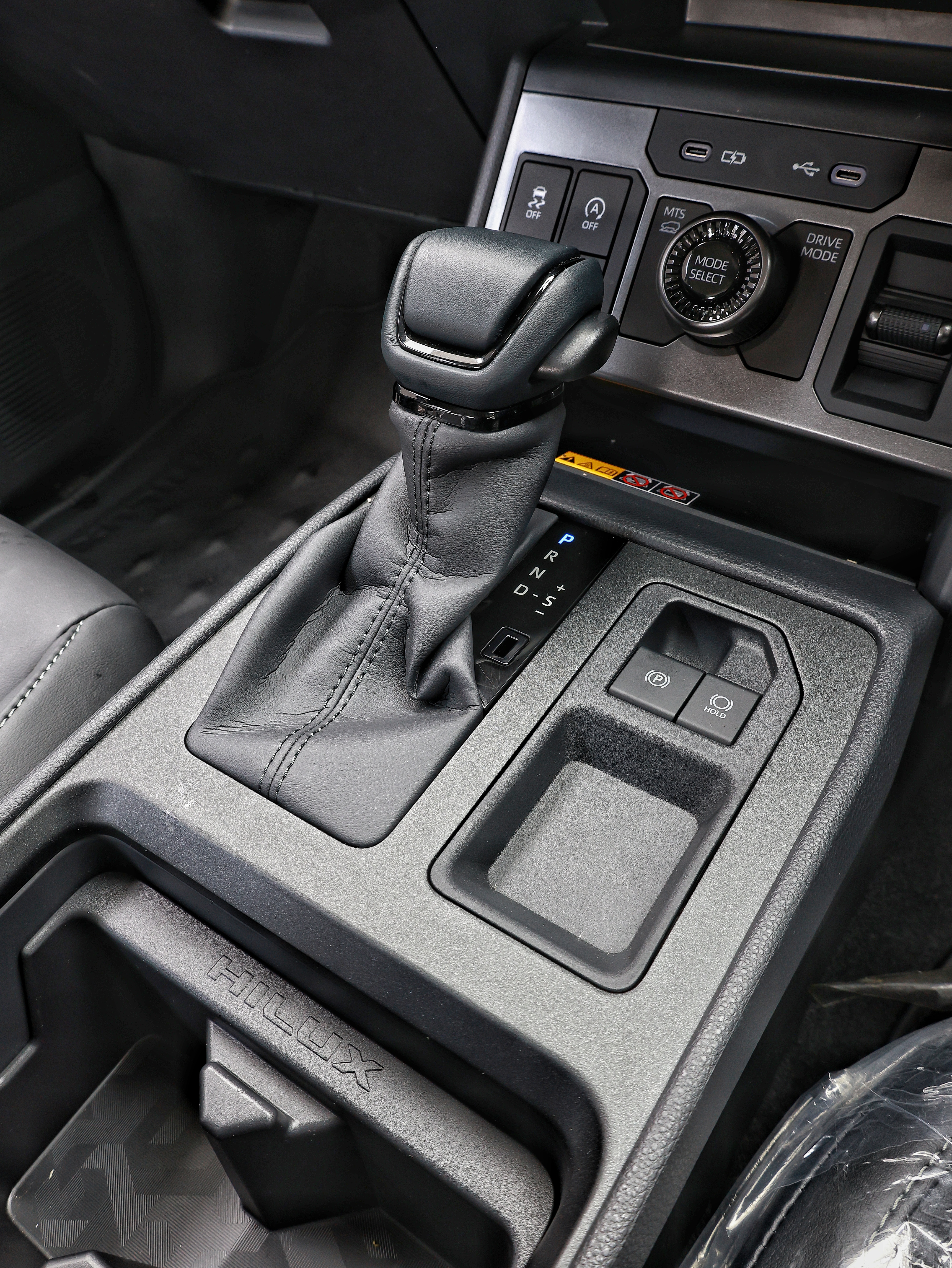 2025 Toyota Hilux image-11