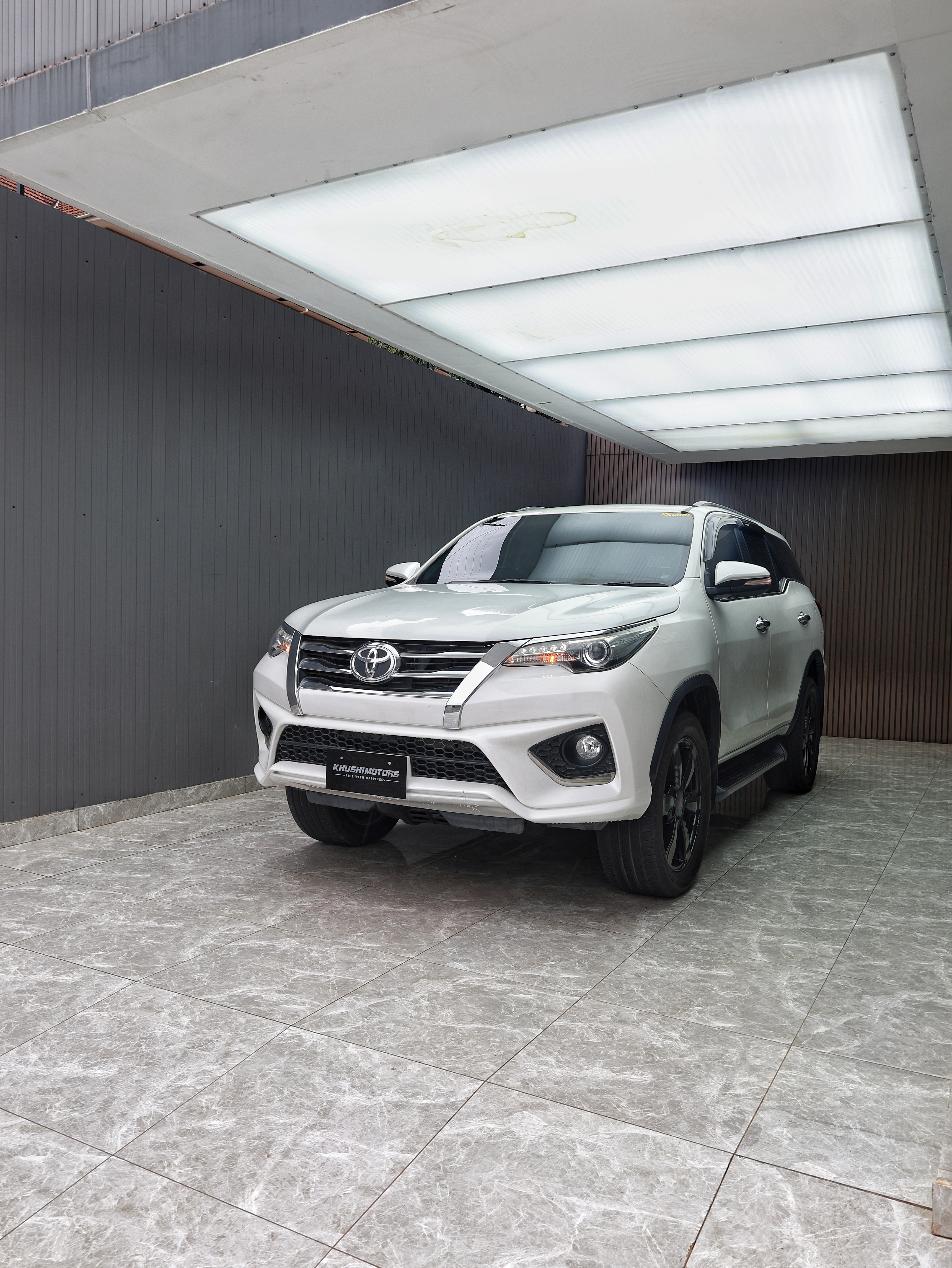 2017 Toyota Fortuner image-3
