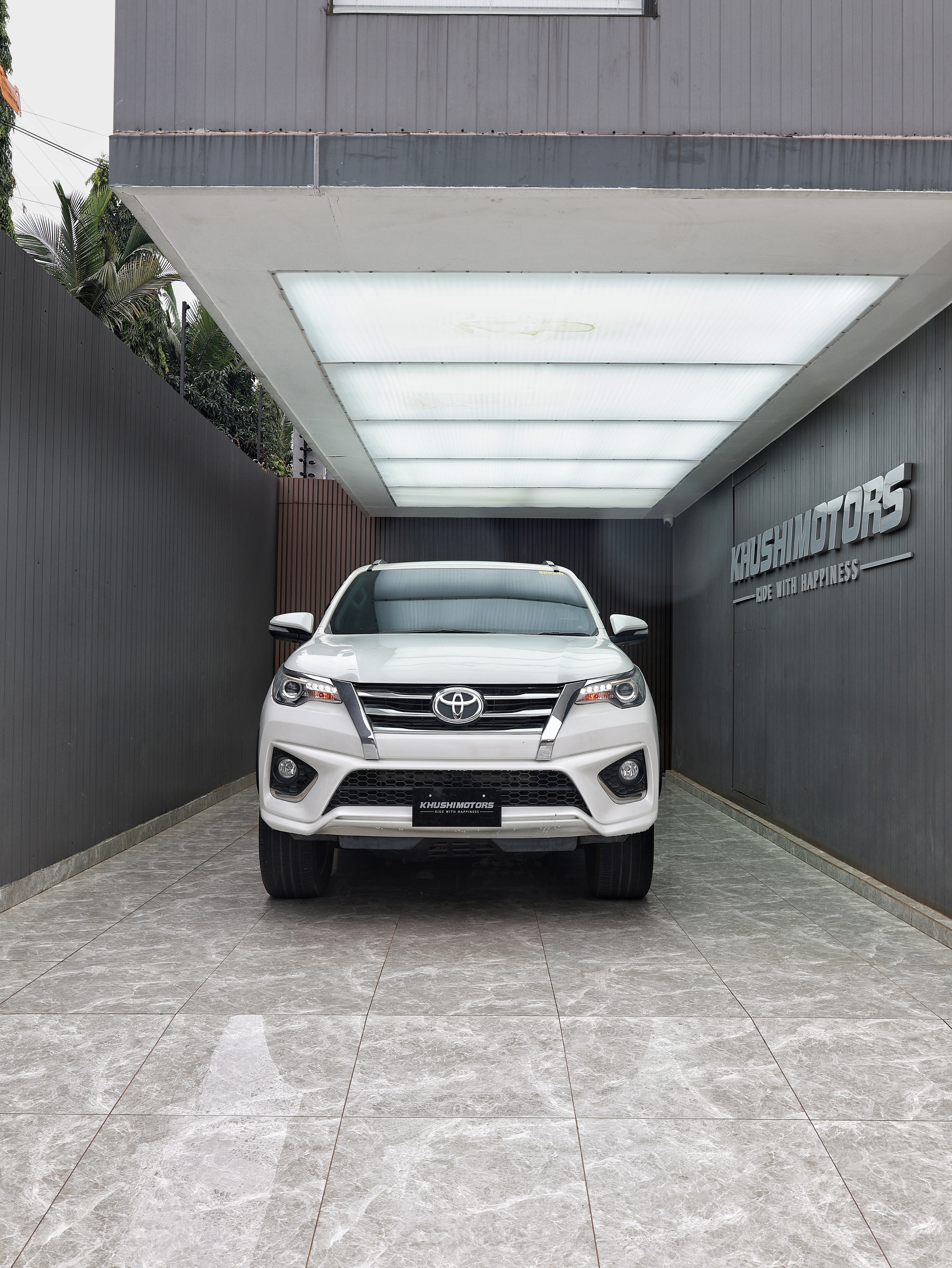 2017 Toyota Fortuner image-2