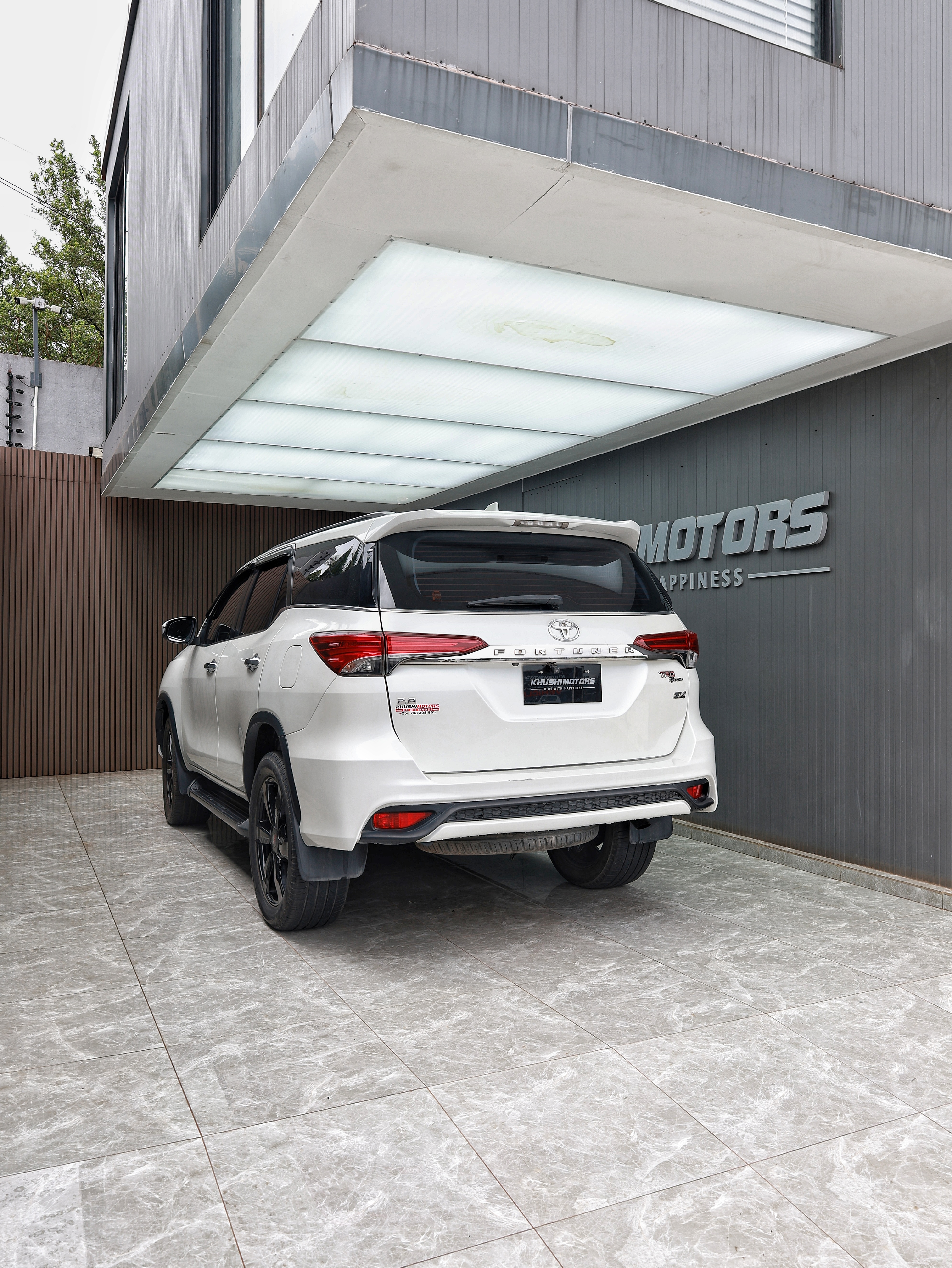 2017 Toyota Fortuner image-4