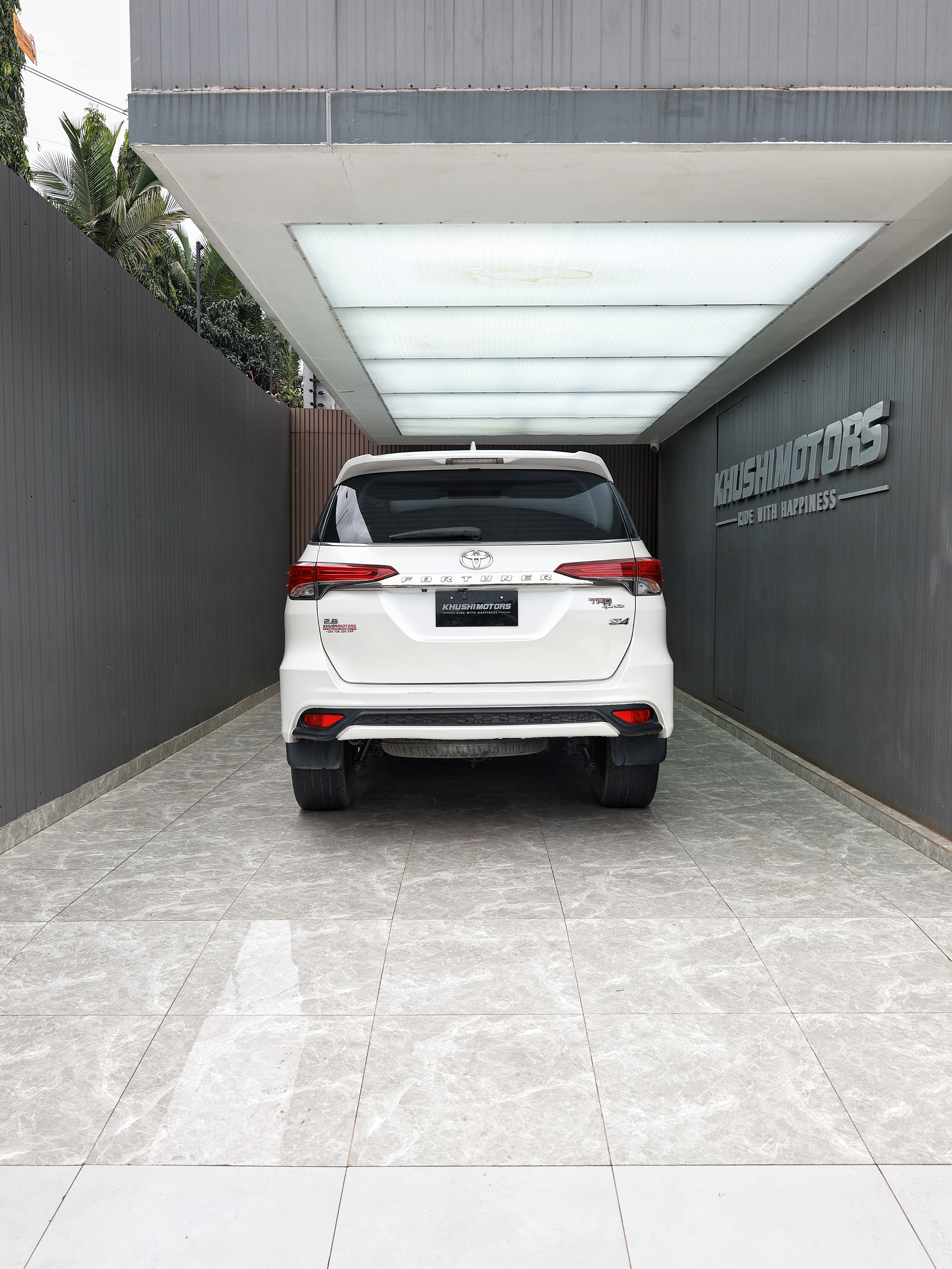 2017 Toyota Fortuner image-5