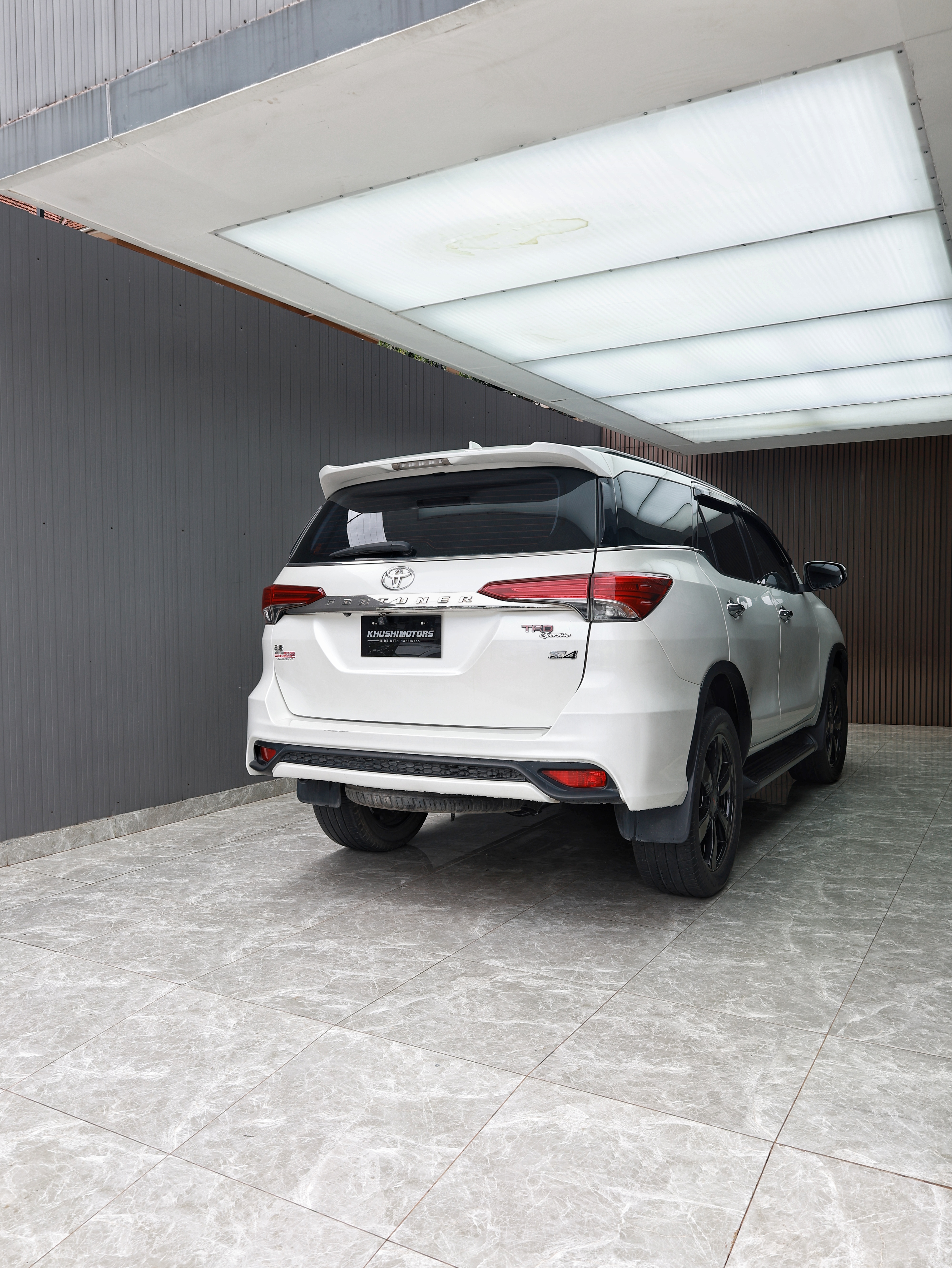 2017 Toyota Fortuner image-6