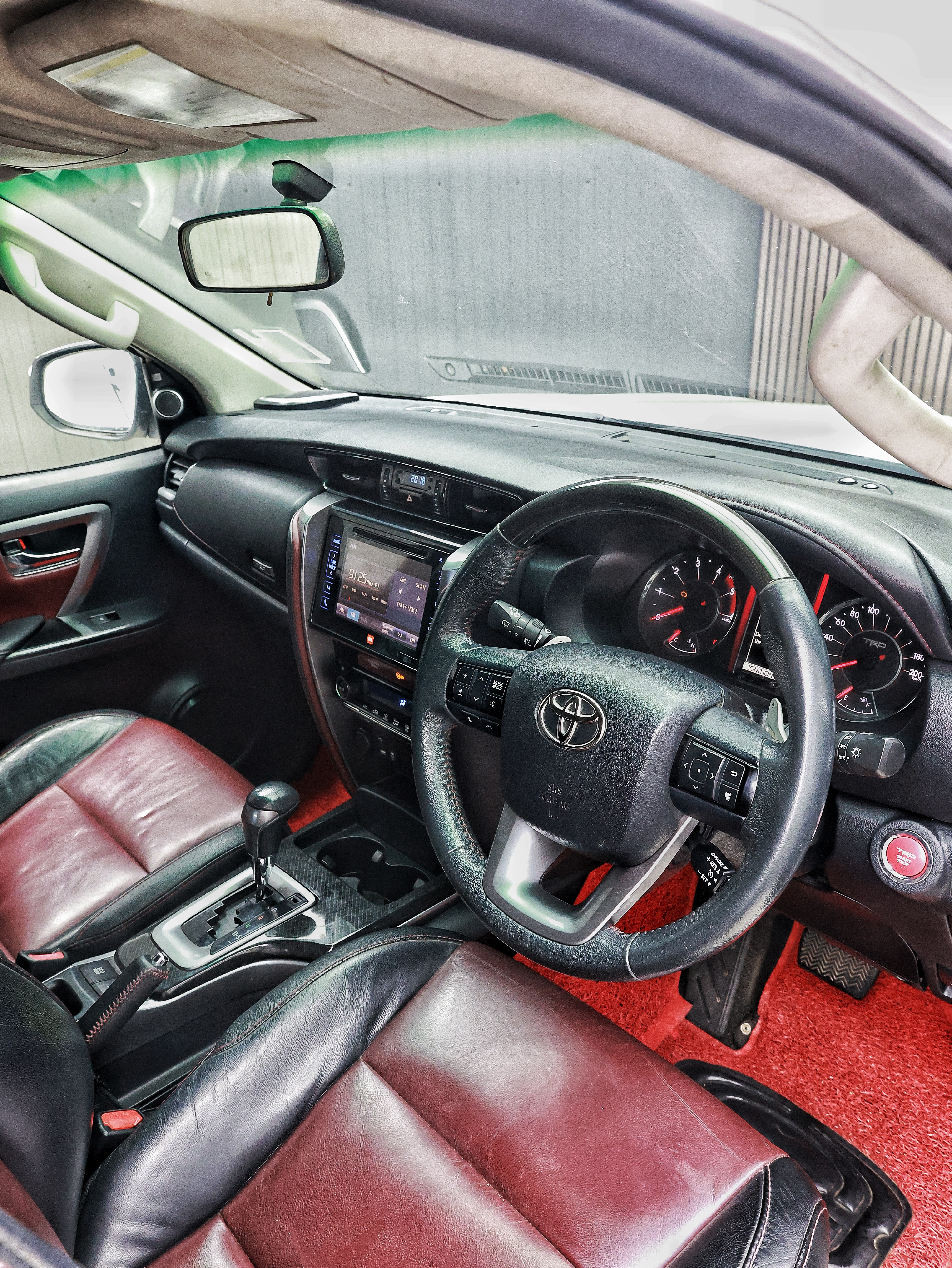 2017 Toyota Fortuner image-8