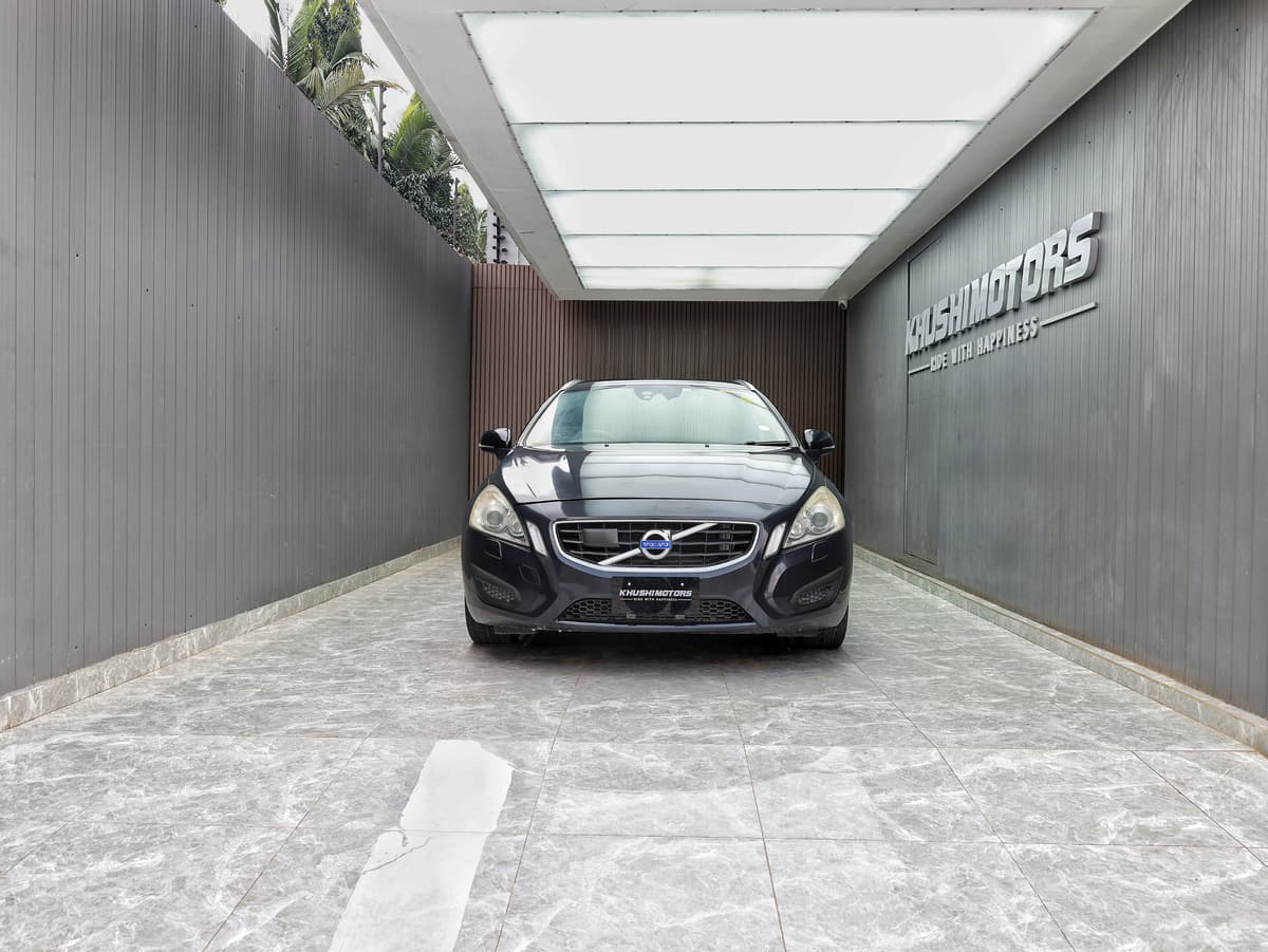 2012 Volvo V60 Drive E image-2