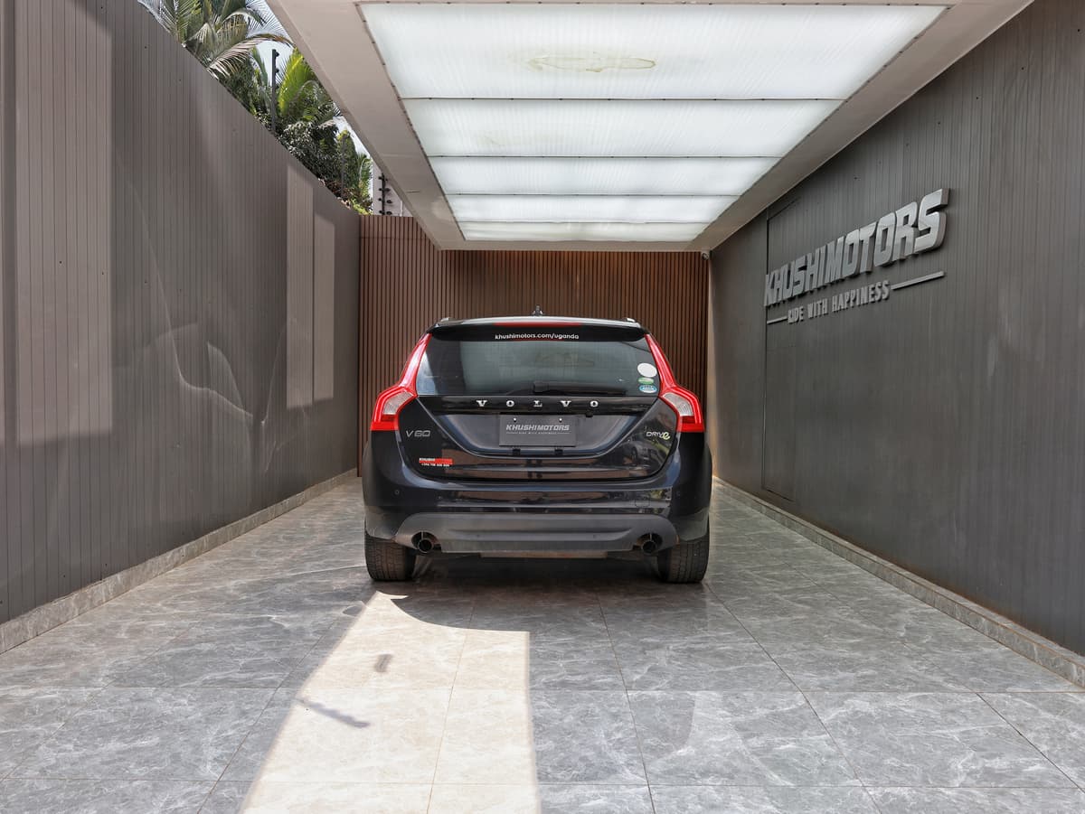 2012 Volvo V60 Drive E image-5
