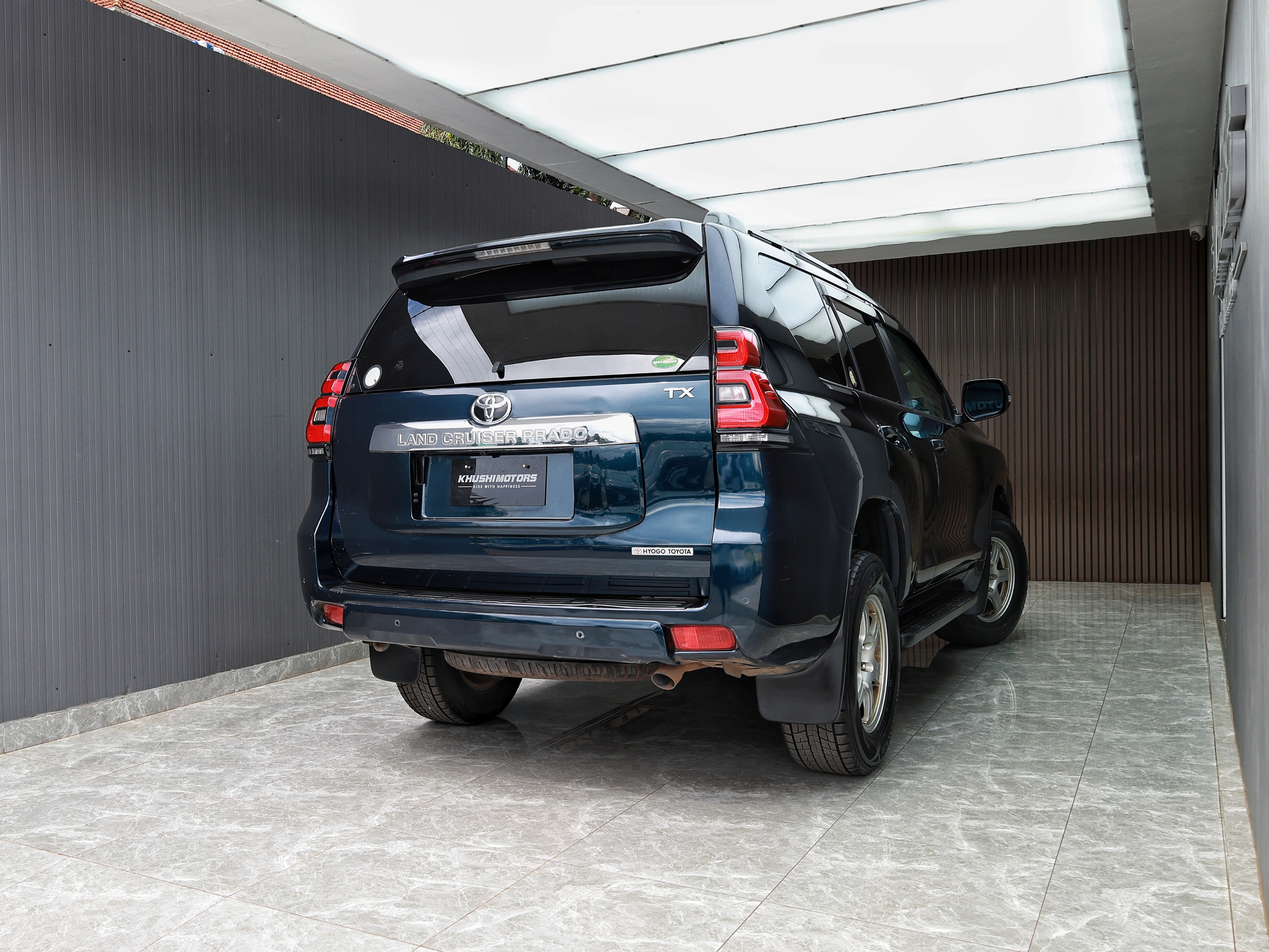 2017 Toyota Land Cruiser Prado TX image-6