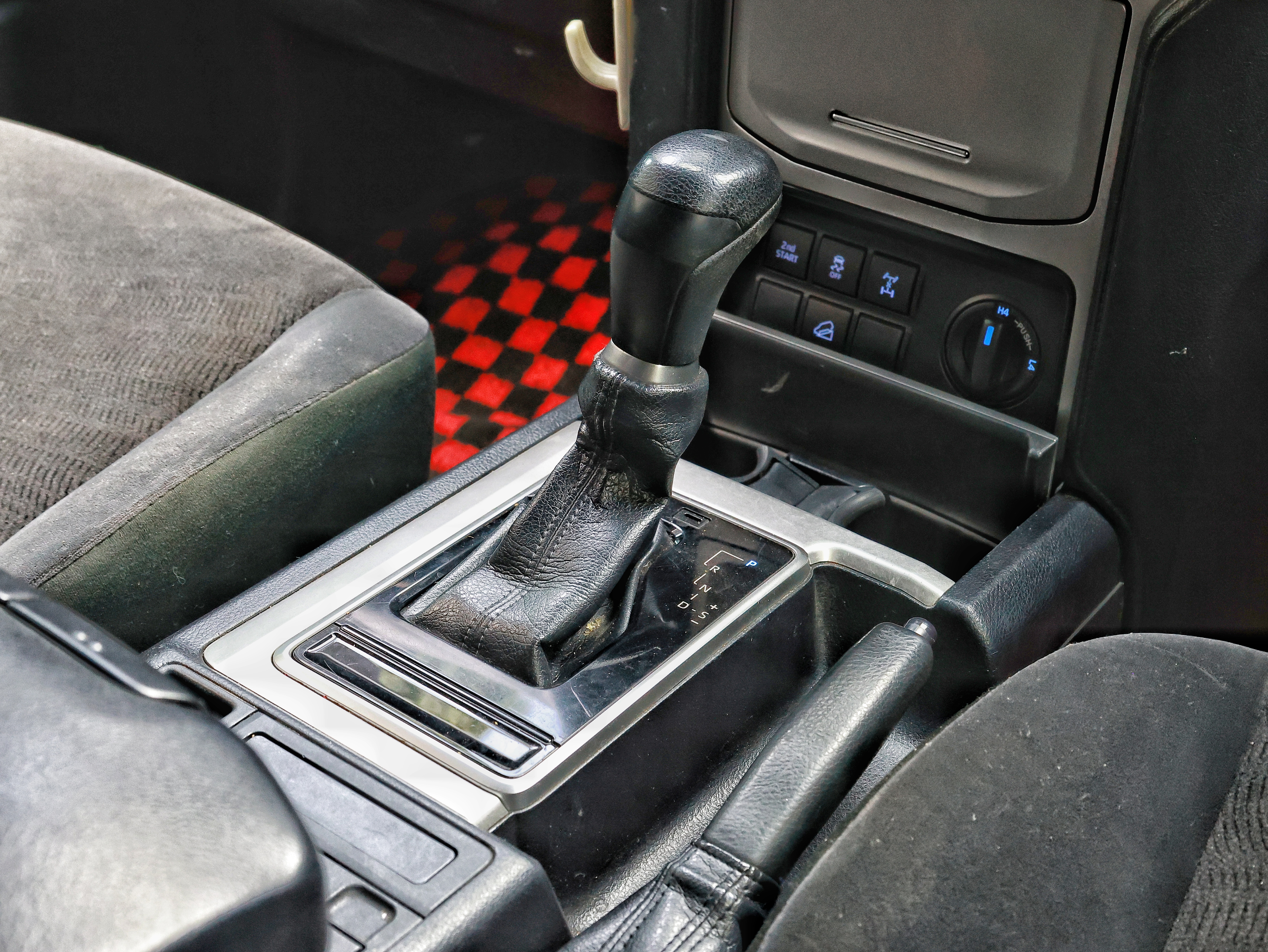 2017 Toyota Land Cruiser Prado TX image-10