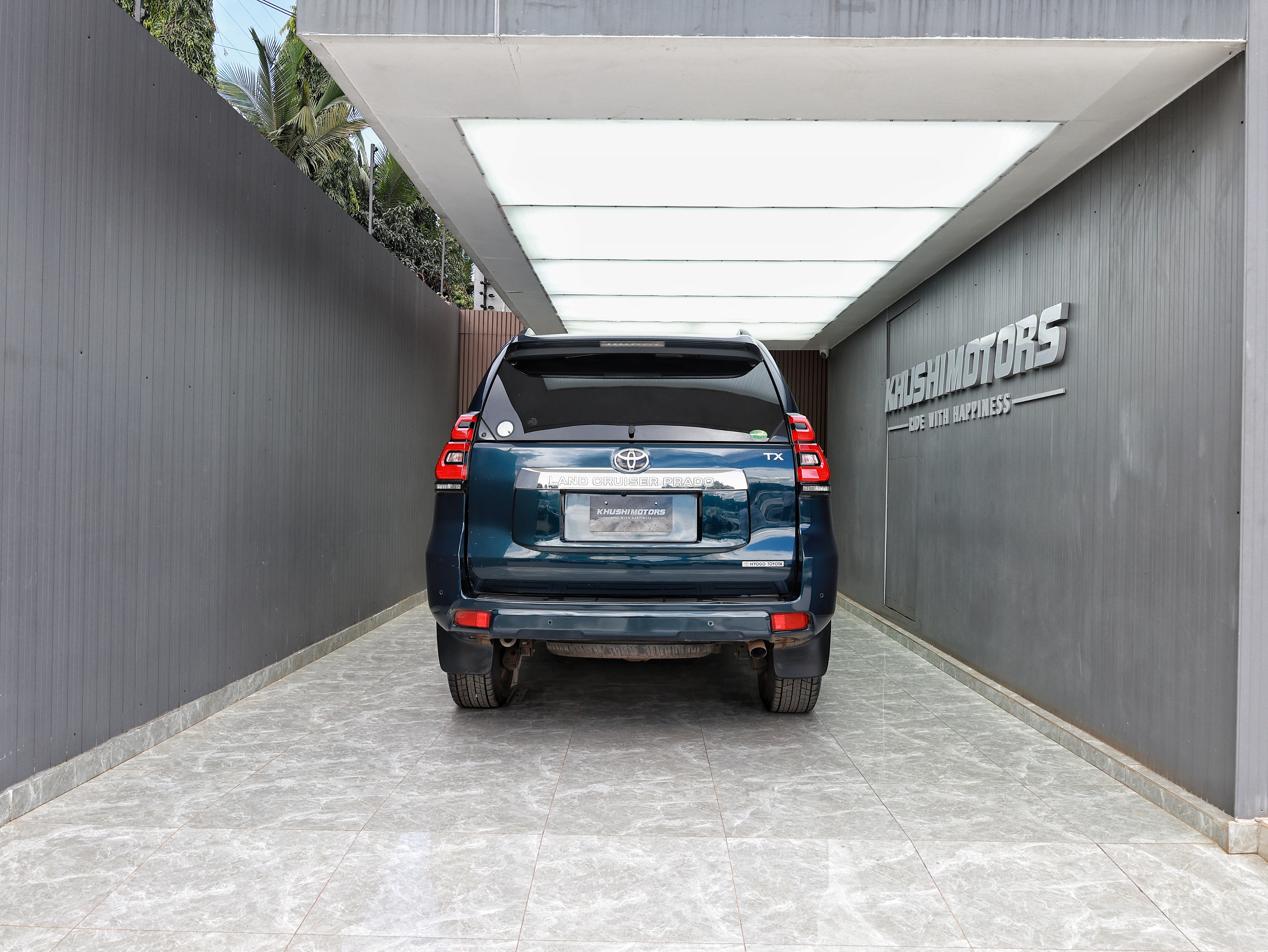 2017 Toyota Land Cruiser Prado TX image-5