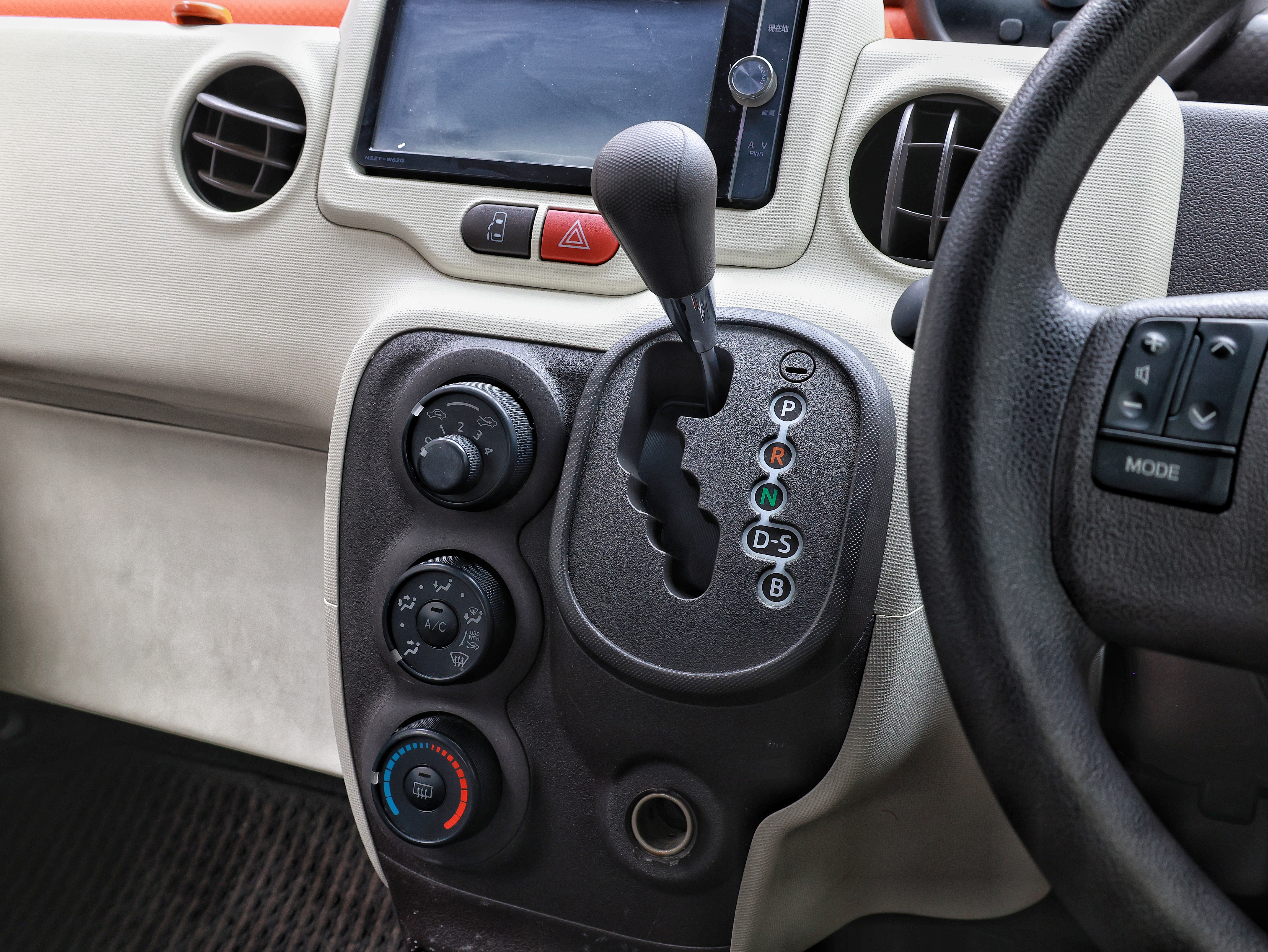 2012 Toyota Porte X image-10