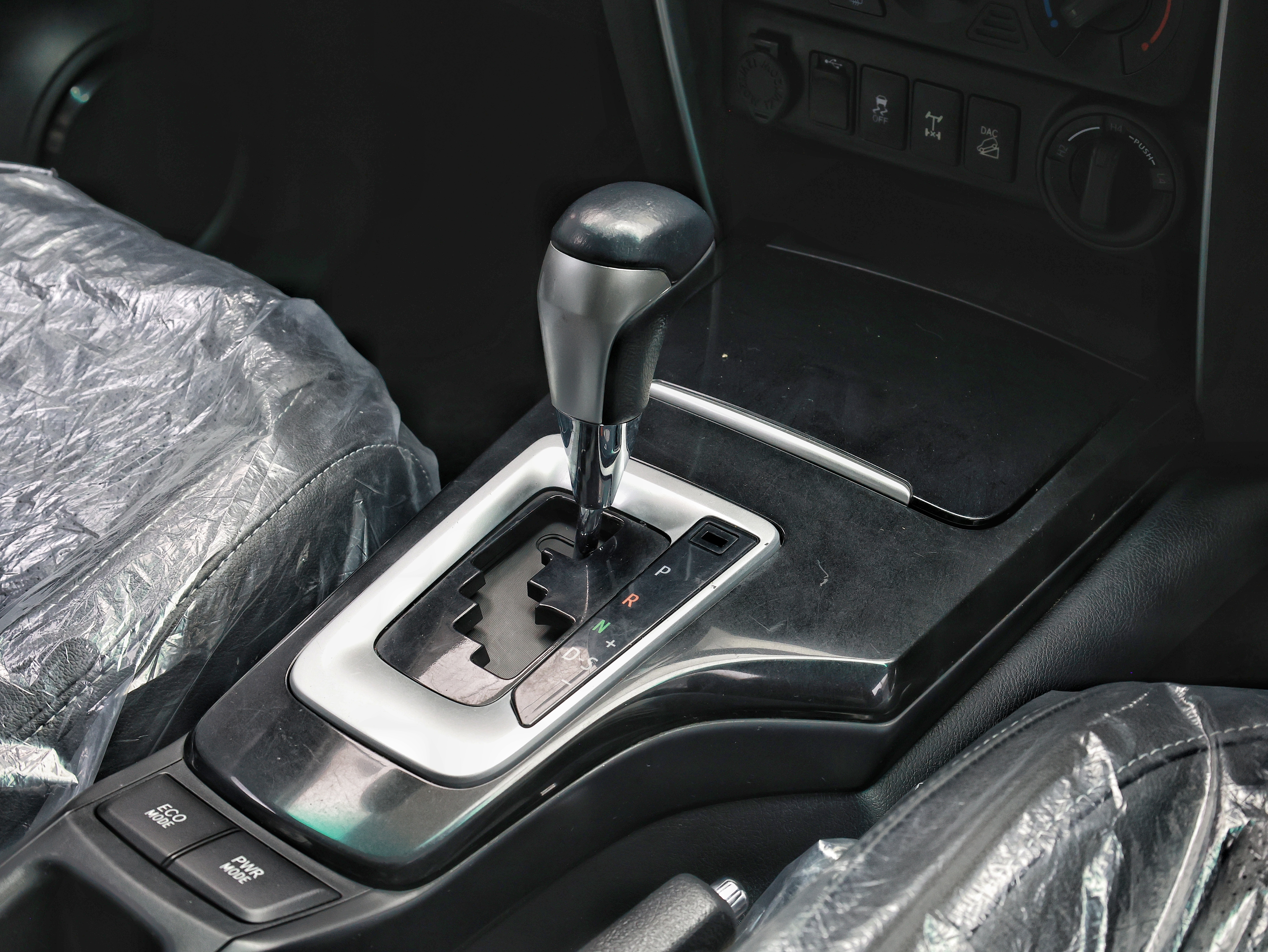 2015 Toyota Fortuner image-10