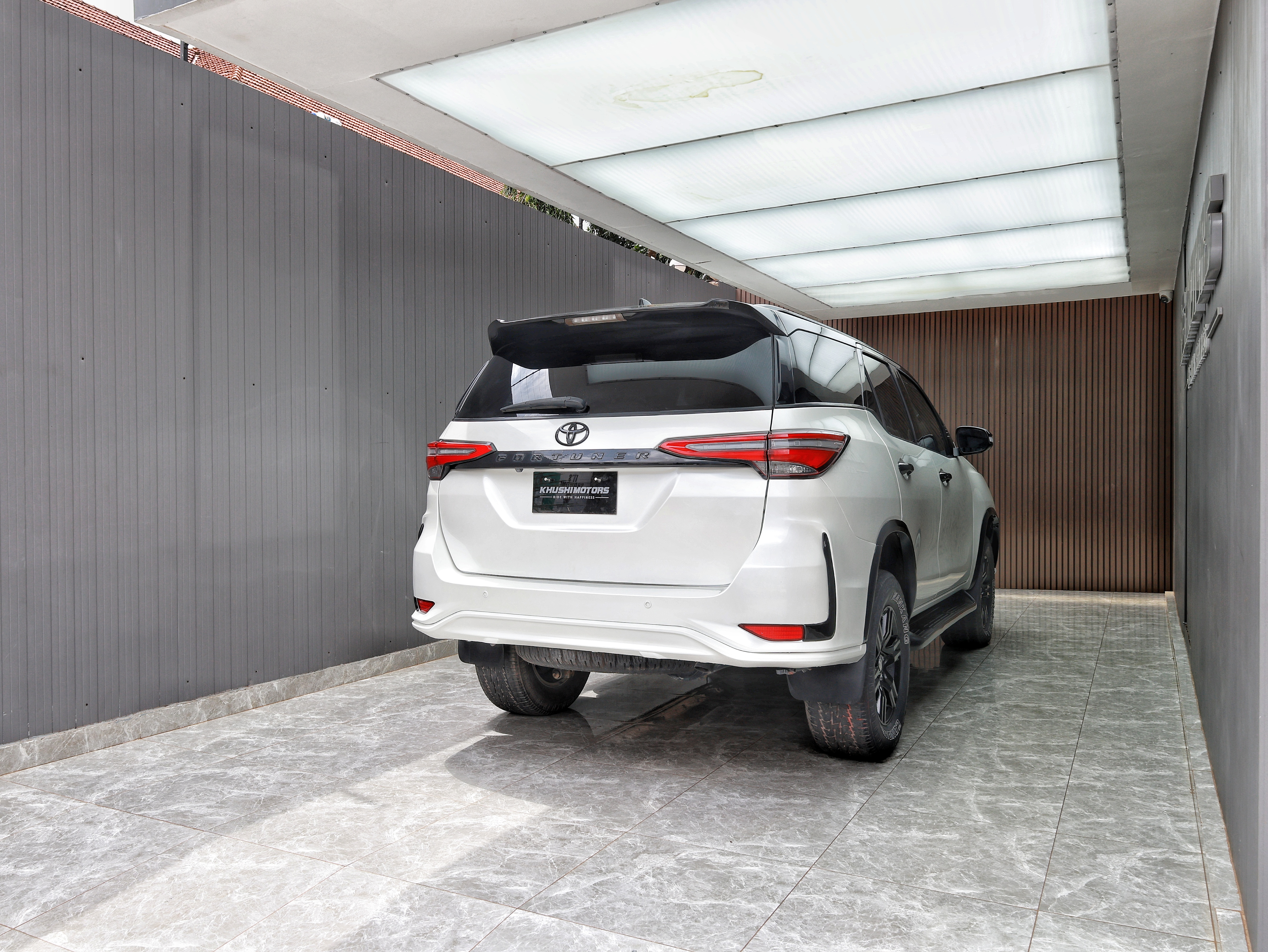 2015 Toyota Fortuner image-6