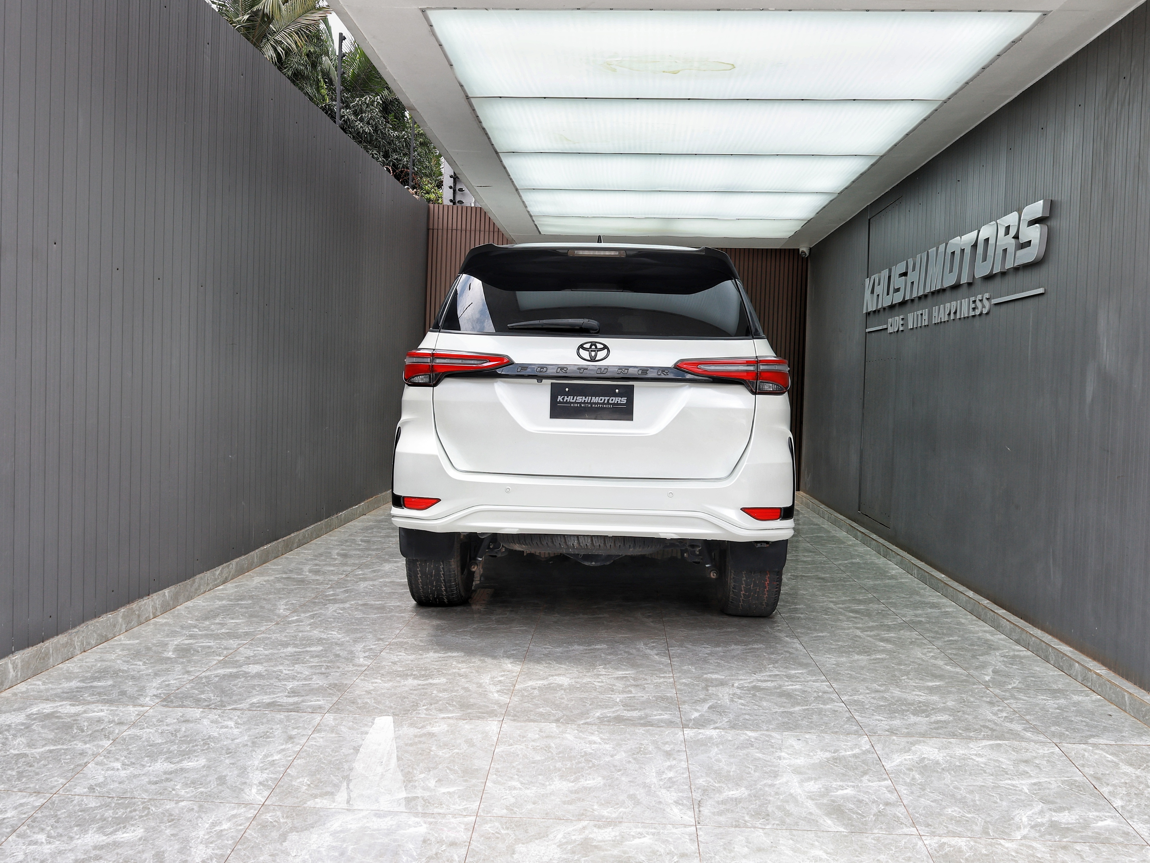 2015 Toyota Fortuner image-5