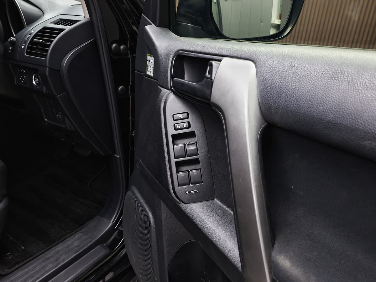 2013 Toyota Land Cruiser Prado TX image-11