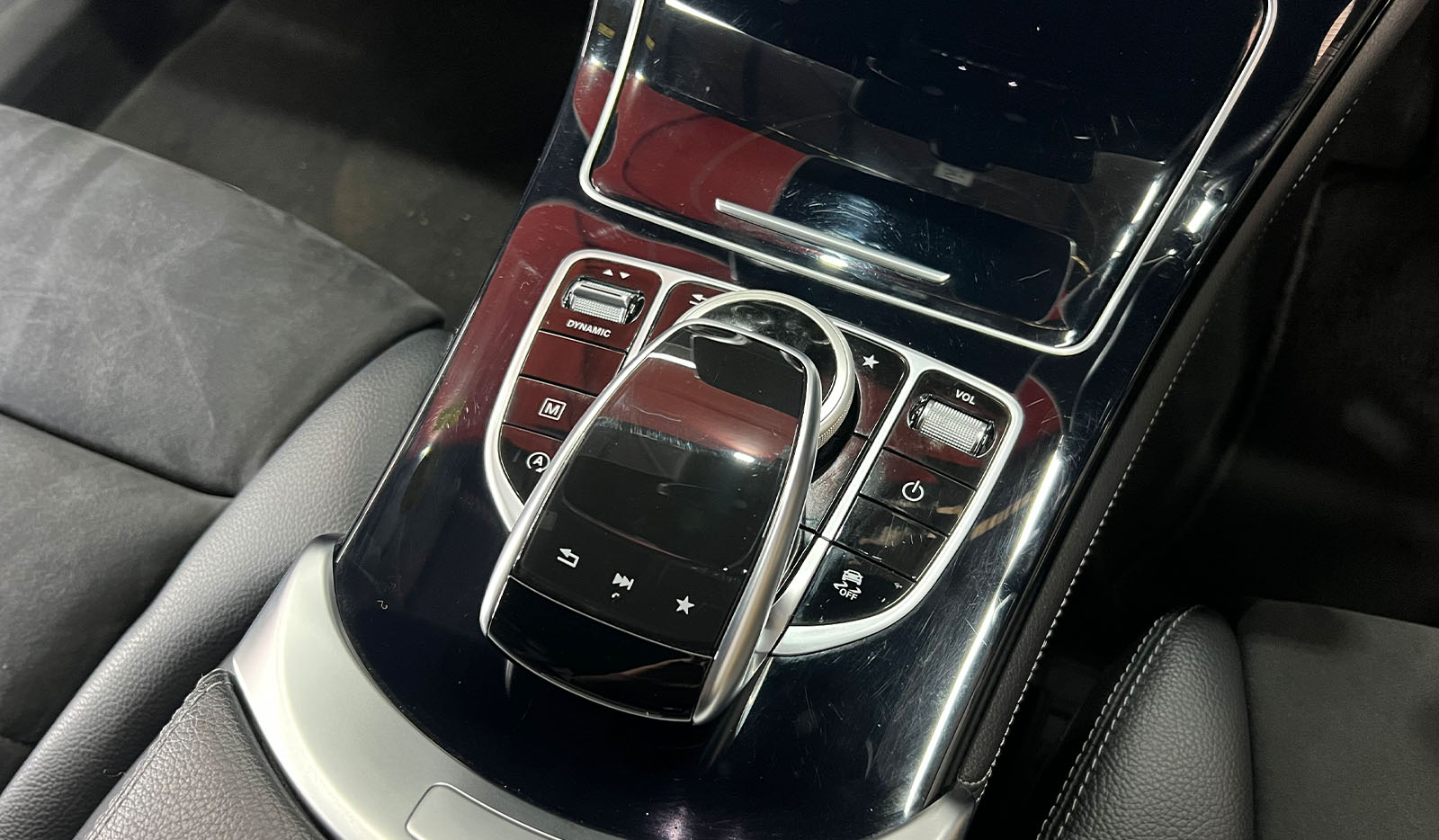 2018 Mercedes-Benz GLC-Class 4 Matic Coupe Sport GLC220D image-9