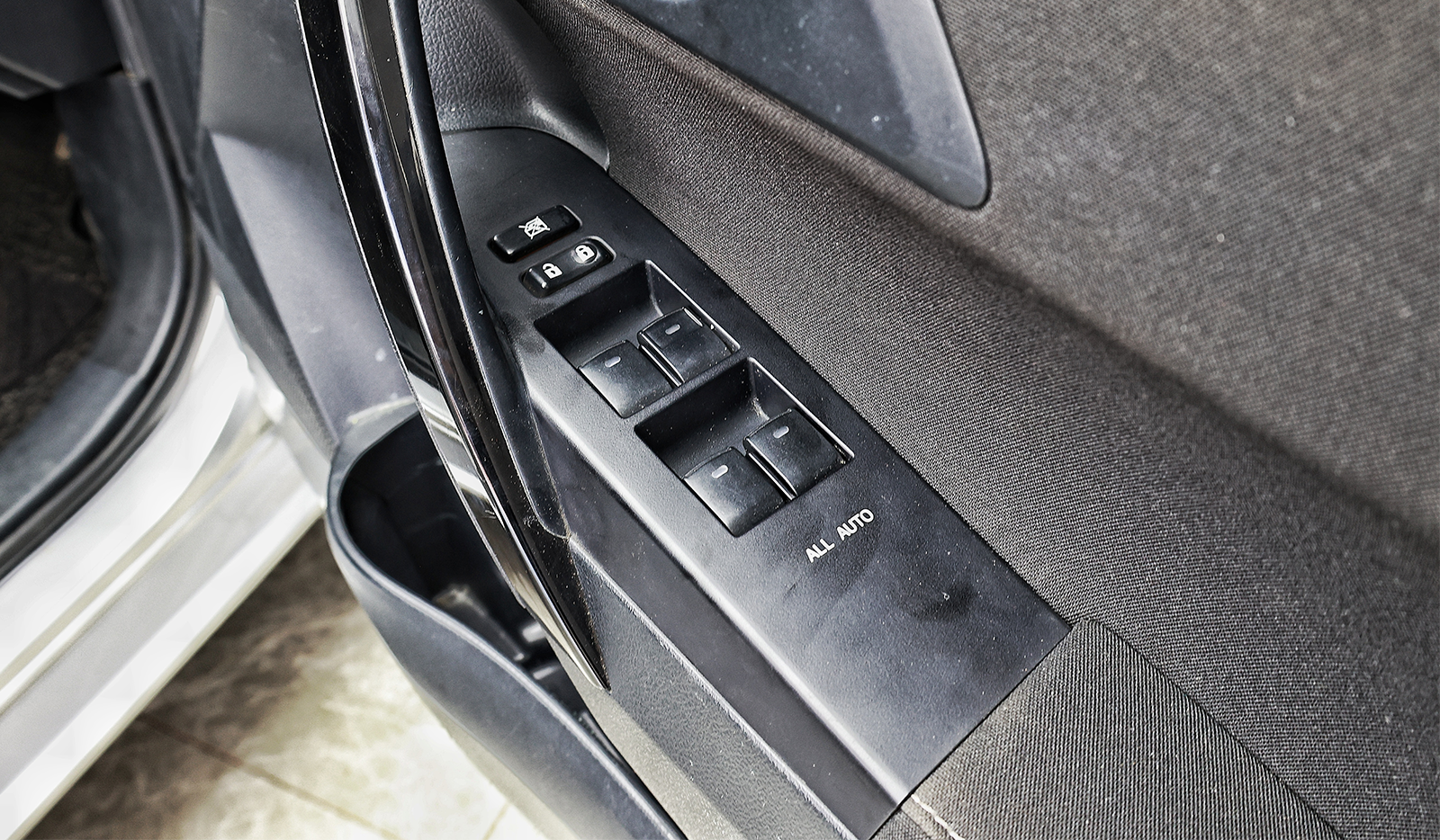 2017 Toyota Auris 150X image-9