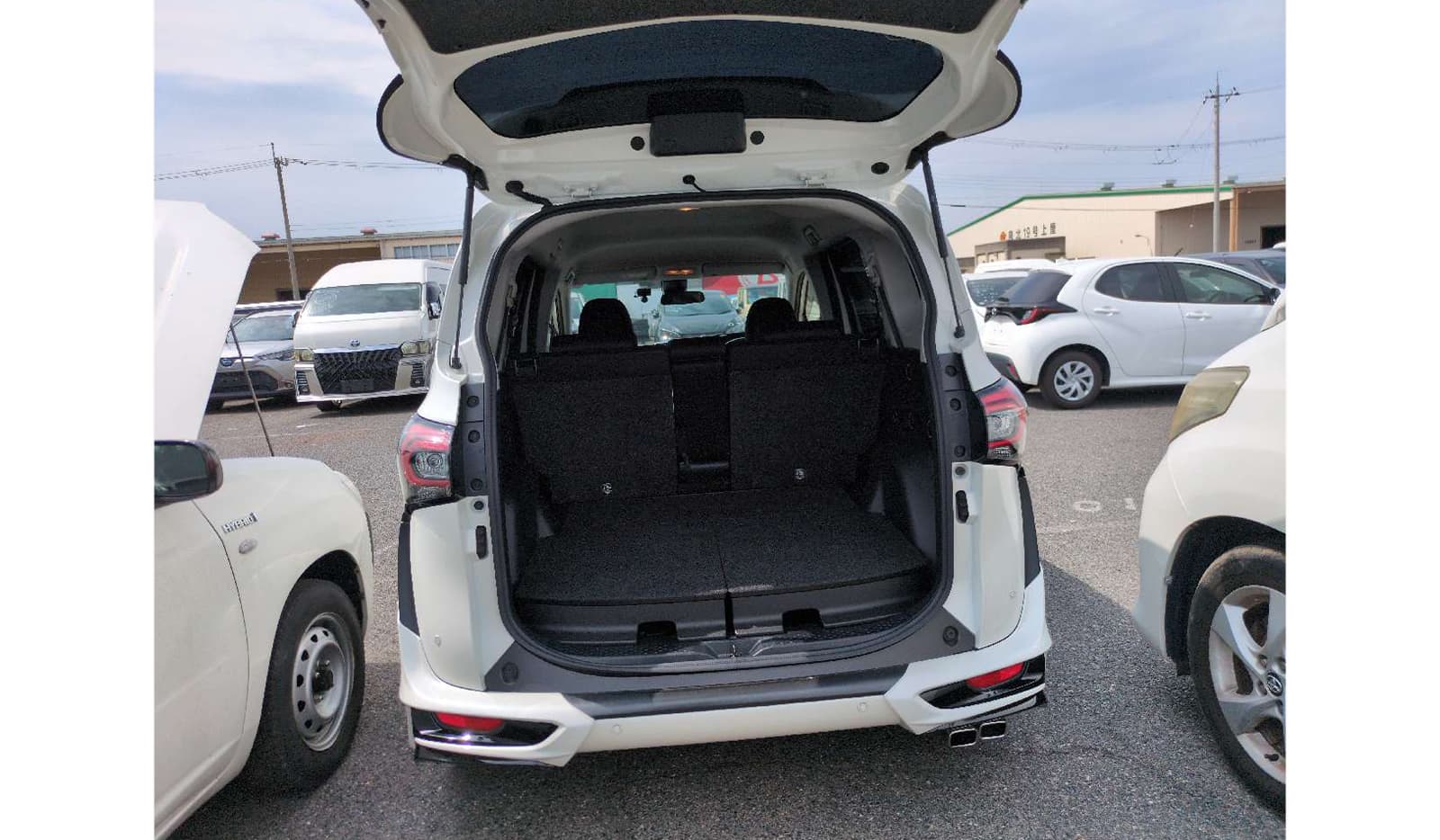 2019 Toyota Sienta image-9