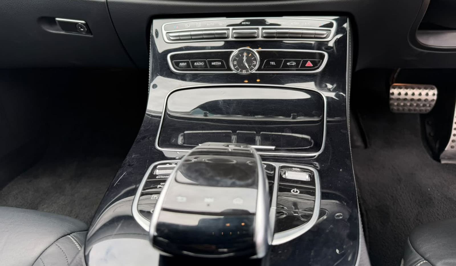 2016 Mercedes-Benz E-Class Avantgarde E200d image-9