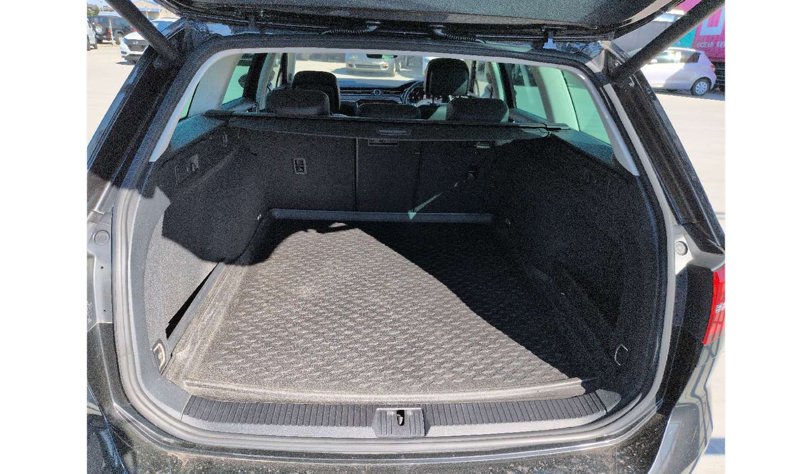 2019 Volkswagen Passat Variant image-9